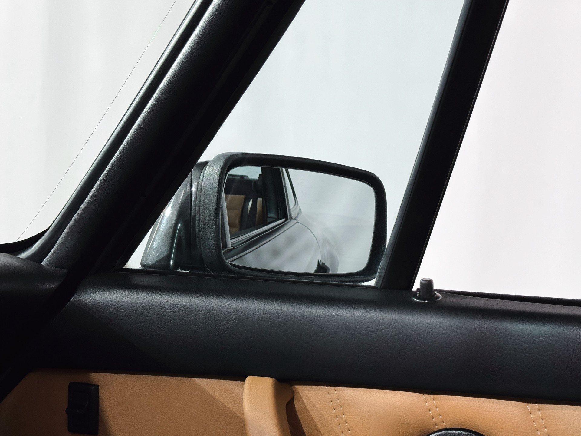PORSCHE 911 Carrera 2-image-25
