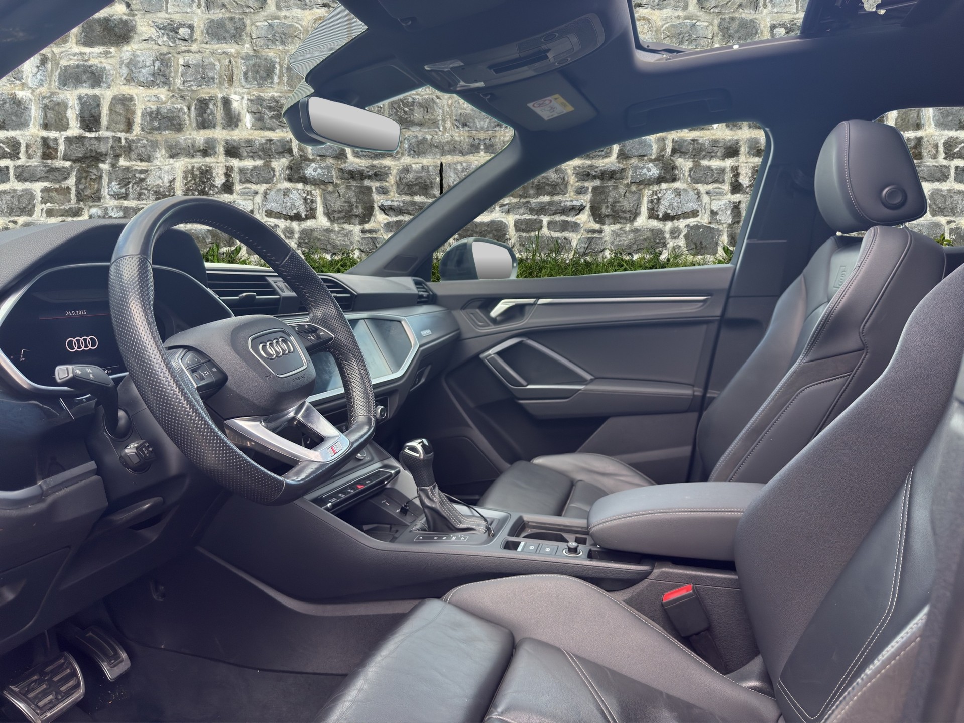 AUDI Q3 Sportback 45 TFSI S line quattro S-tronic-image-5