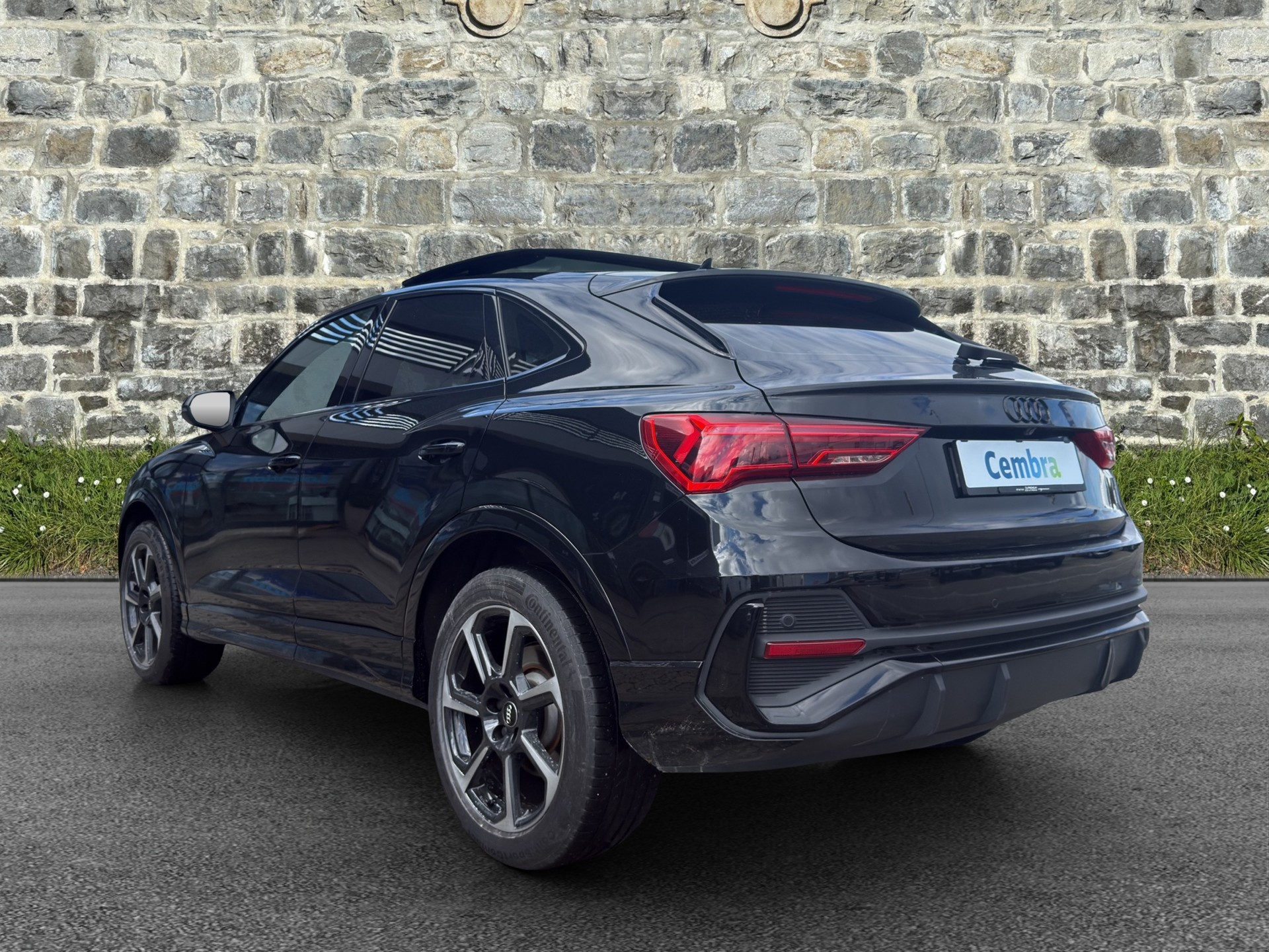 AUDI Q3 Sportback 45 TFSI S line quattro S-tronic-image-3