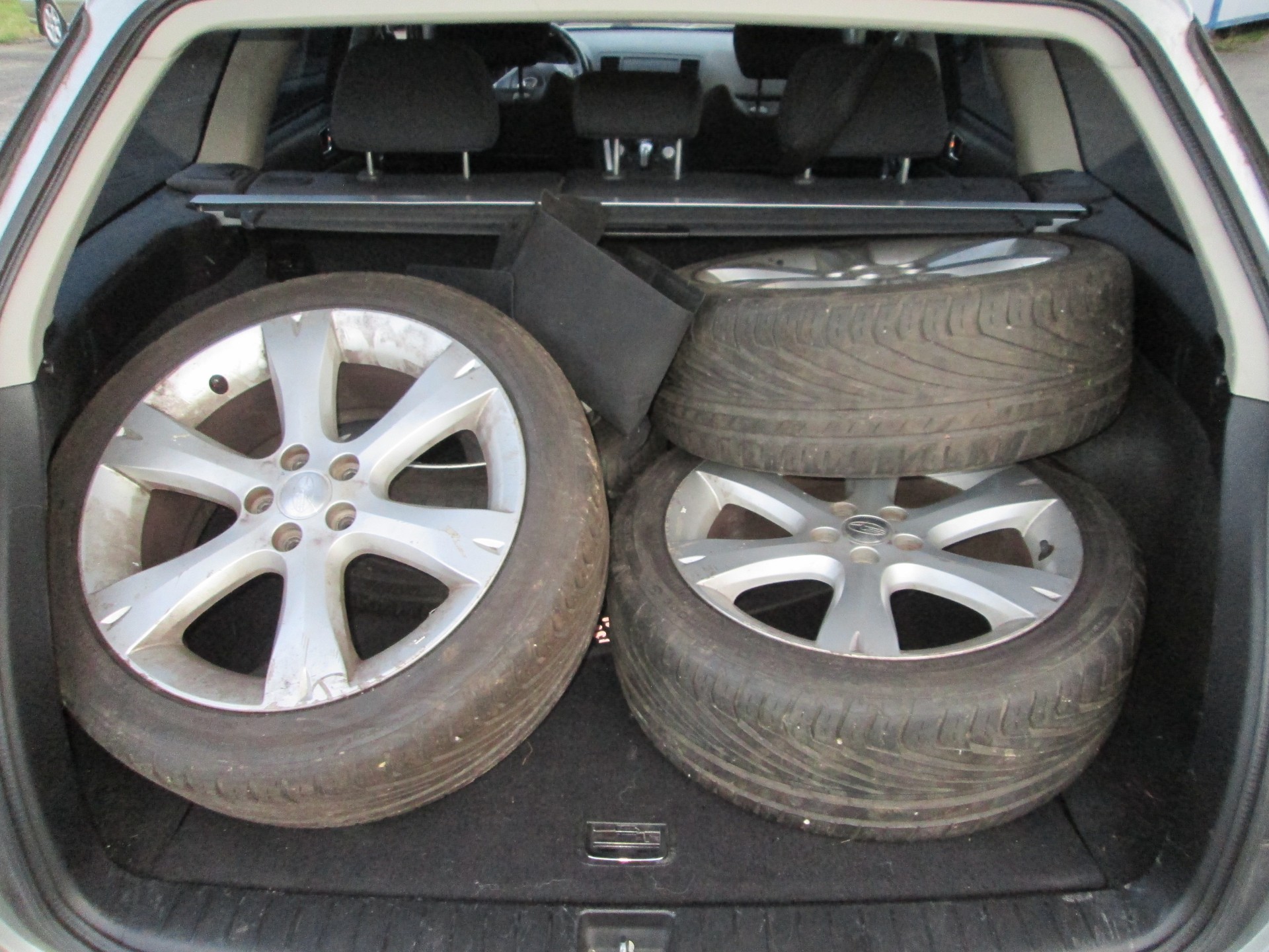 SUBARU Legacy 2.0R AWD Swiss-image-9