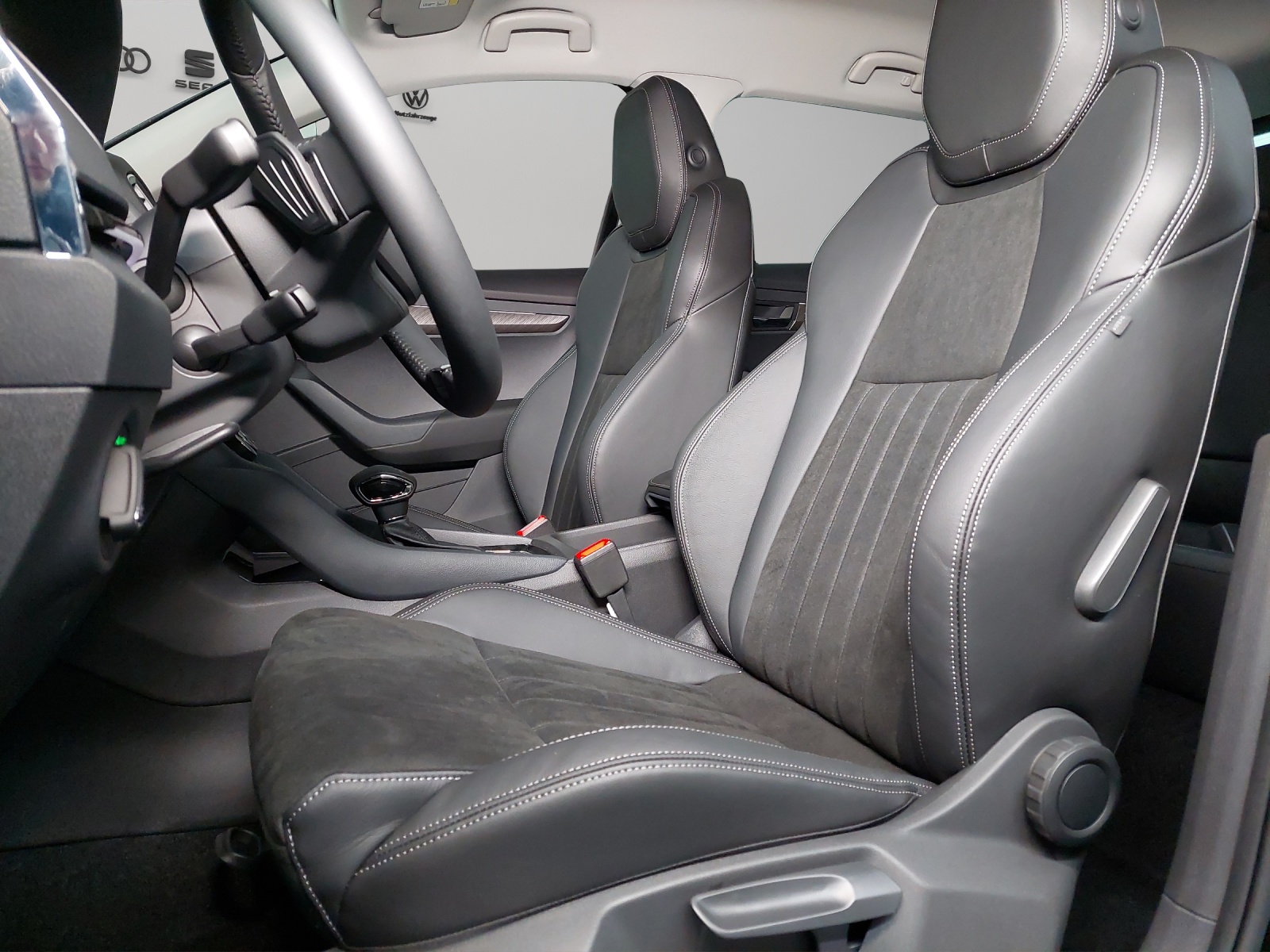 SKODA Karoq 1.5 TSI Dynamic DSG-image-5