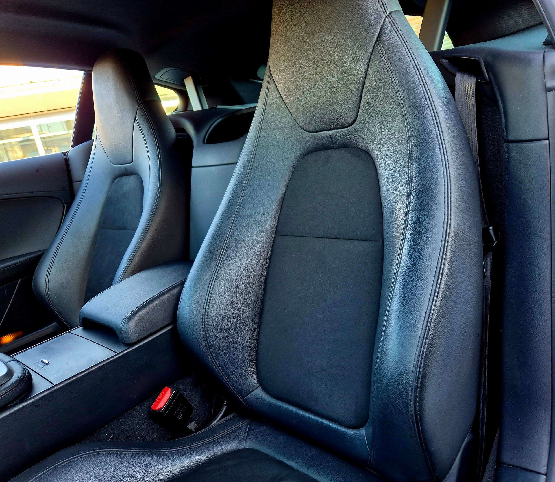 JAGUAR F-Type Coupé 3.0 V6-image-4
