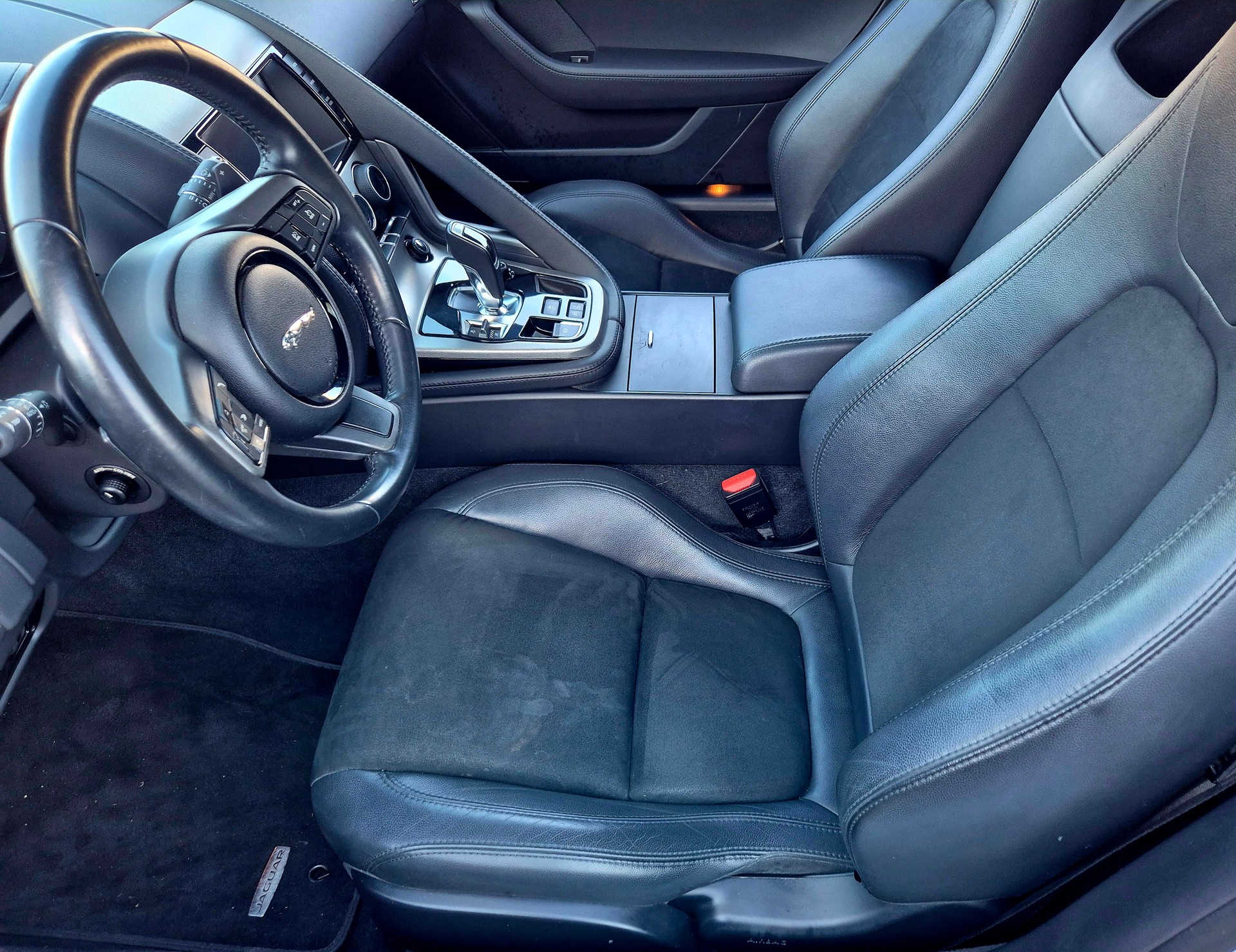 JAGUAR F-Type Coupé 3.0 V6-image-3