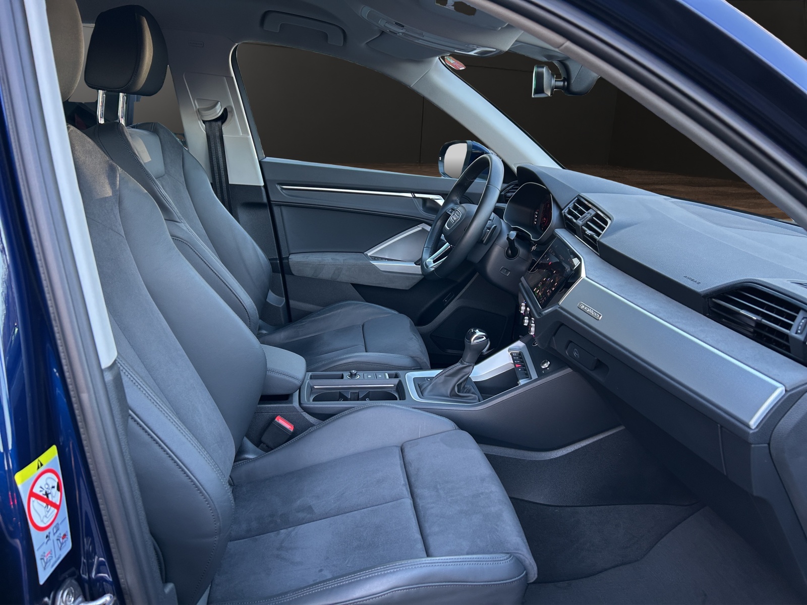 AUDI Q3 40 TFSI advanced quattro S-tronic-image-15