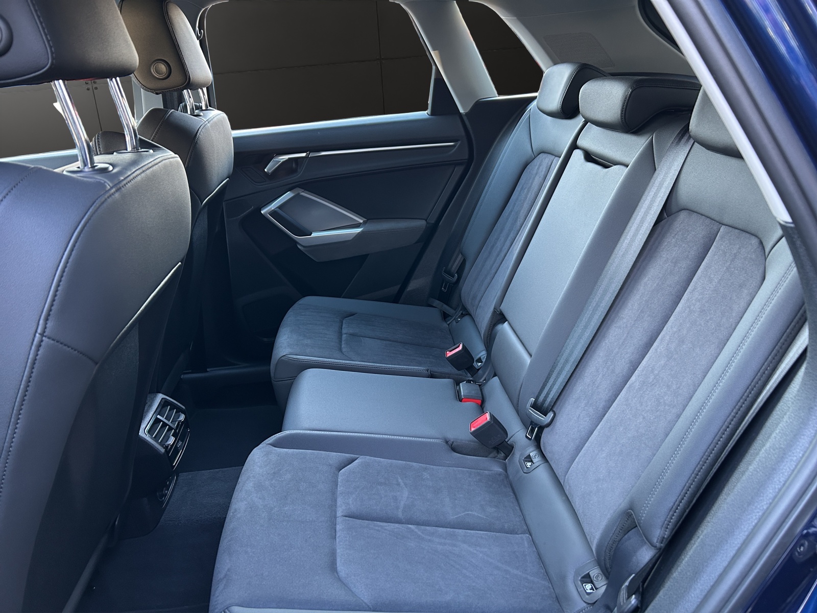 AUDI Q3 40 TFSI advanced quattro S-tronic-image-11