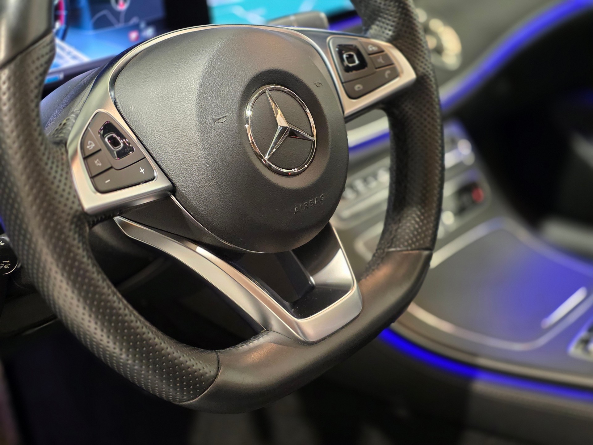 MERCEDES-BENZ E 400 Cabriolet AMG Line 4 Matic 9G-Tronic-image-10