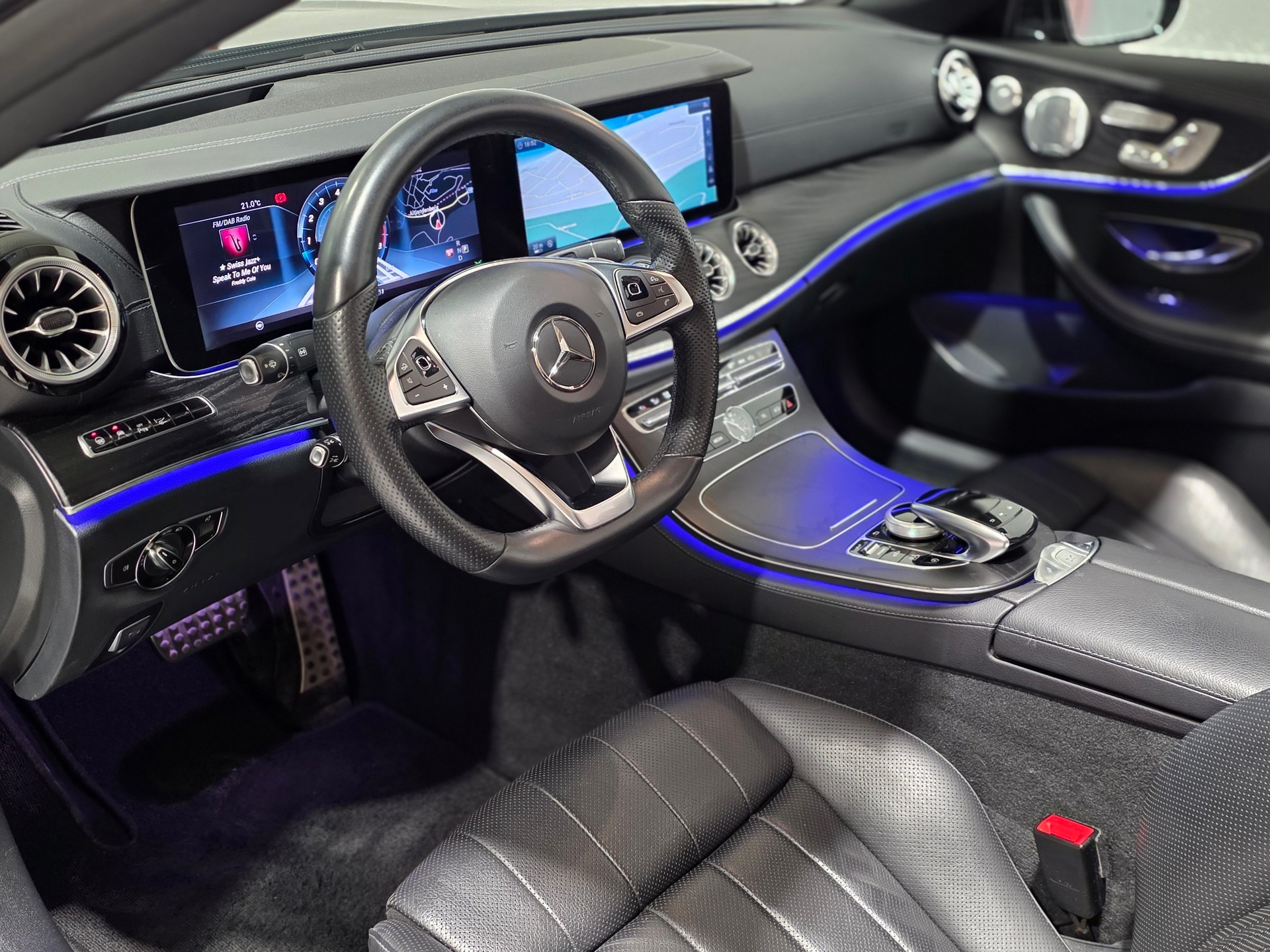 MERCEDES-BENZ E 400 Cabriolet AMG Line 4 Matic 9G-Tronic-image-9