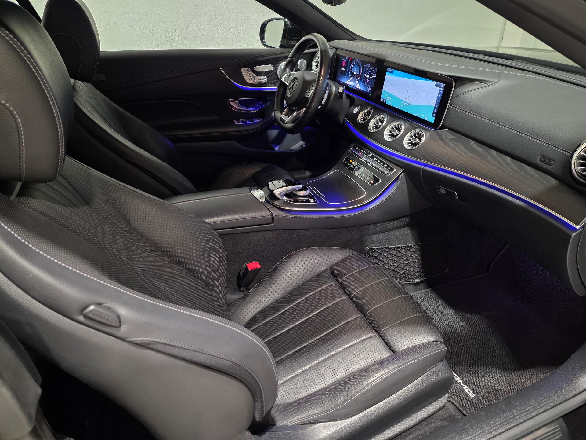 MERCEDES-BENZ E 400 Cabriolet AMG Line 4 Matic 9G-Tronic-image-25