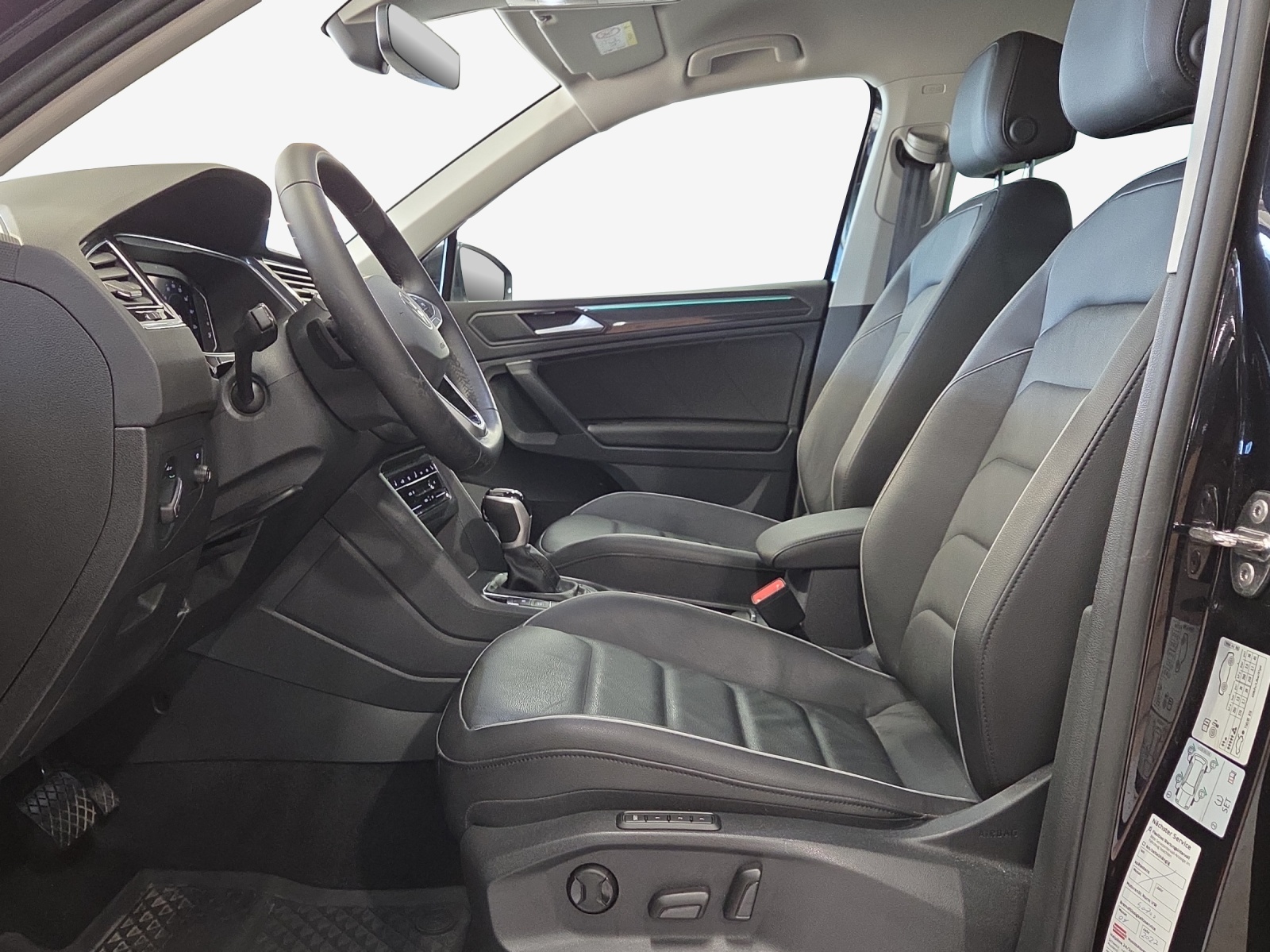 VW Tiguan 2.0 TDI SCR Elegance 4Motion DSG-image-7