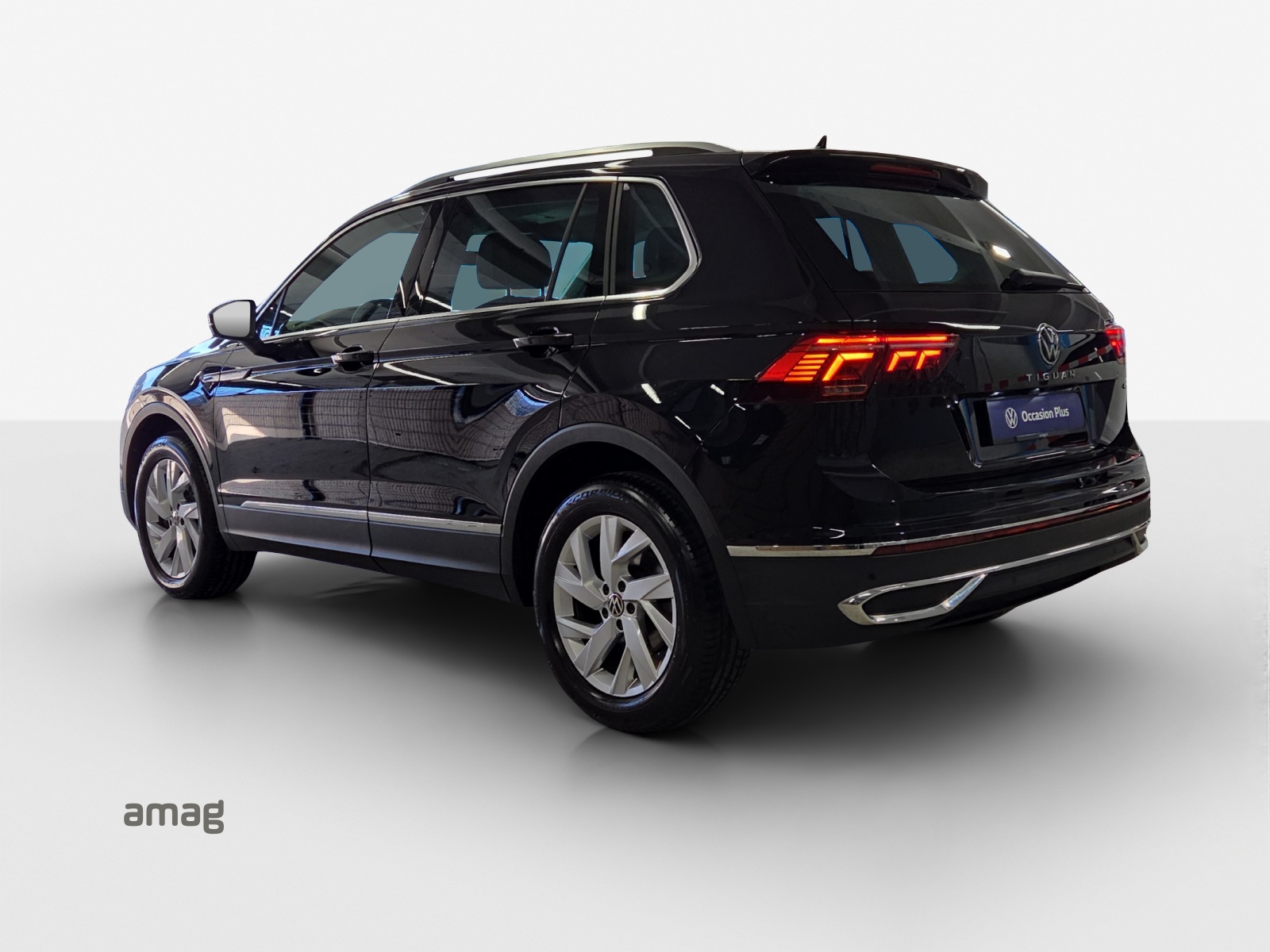 VW Tiguan 2.0 TDI SCR Elegance 4Motion DSG-image-2