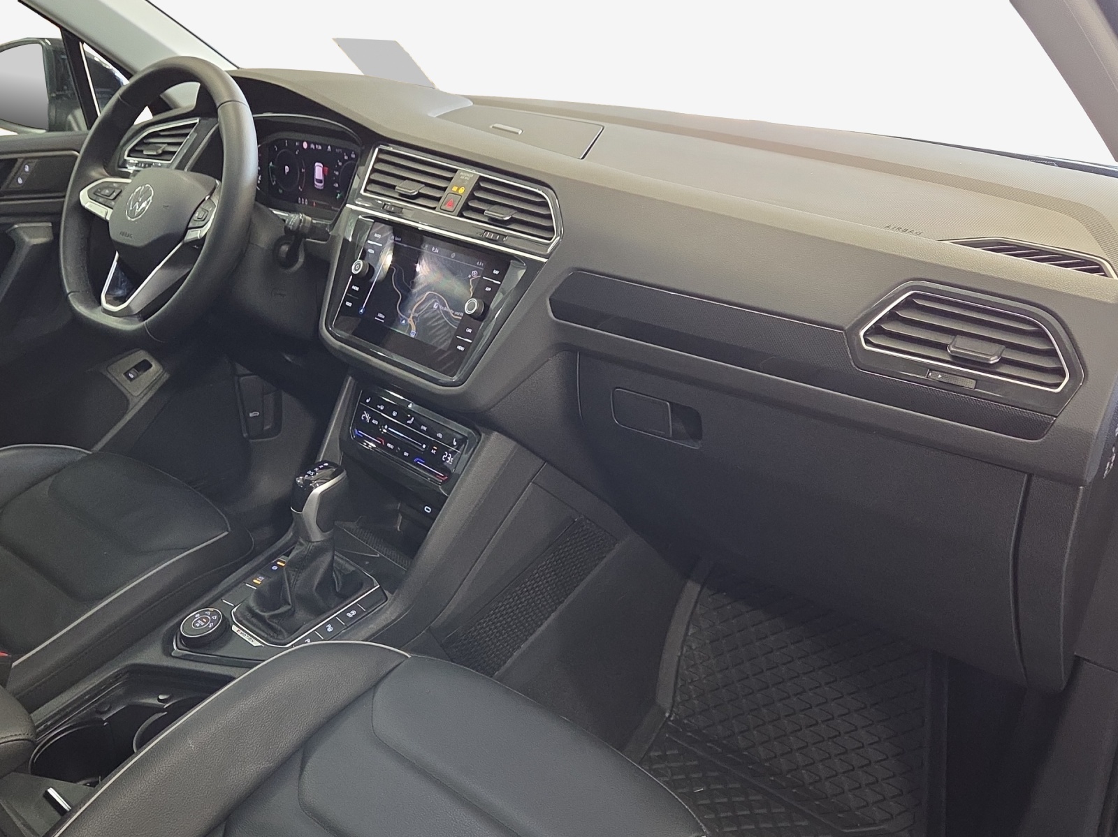 VW Tiguan 2.0 TDI SCR Elegance 4Motion DSG-image-13
