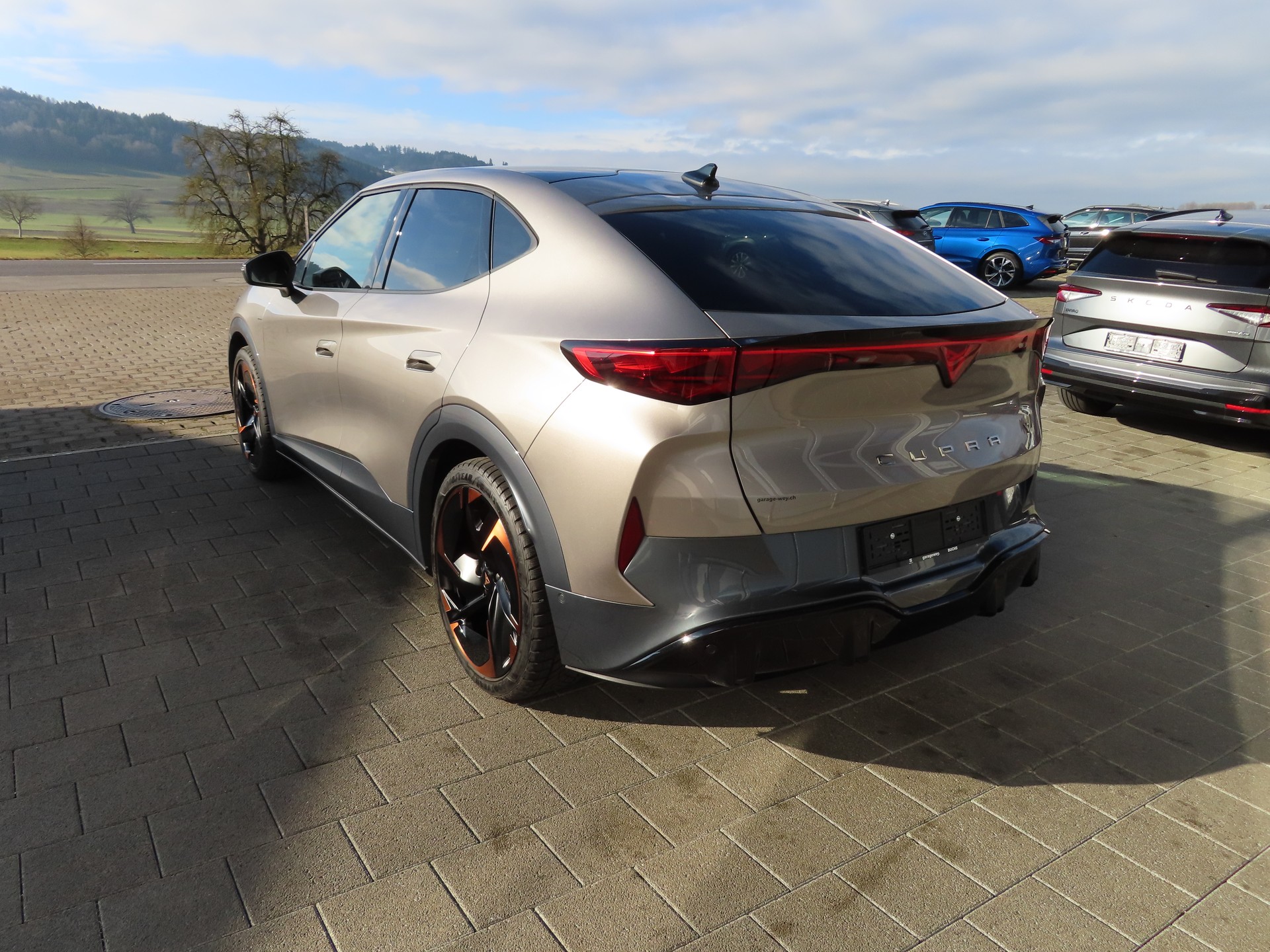 CUPRA Tavascan Type 9 77 kWh VZ Adrenaline-image-2