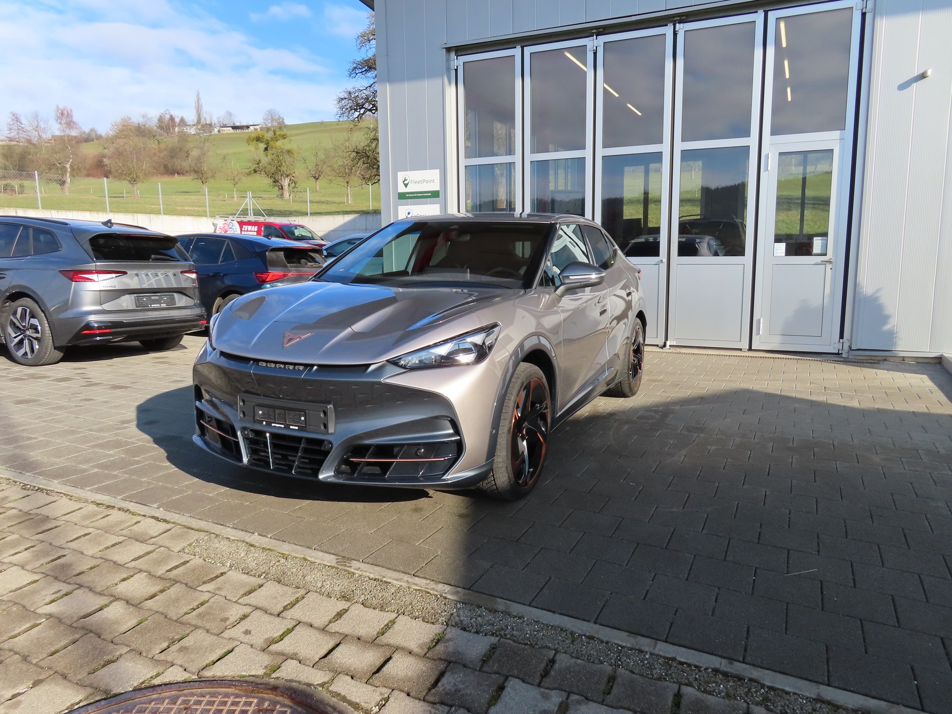 CUPRA Tavascan Type 9 77 kWh VZ Adrenaline-image-0
