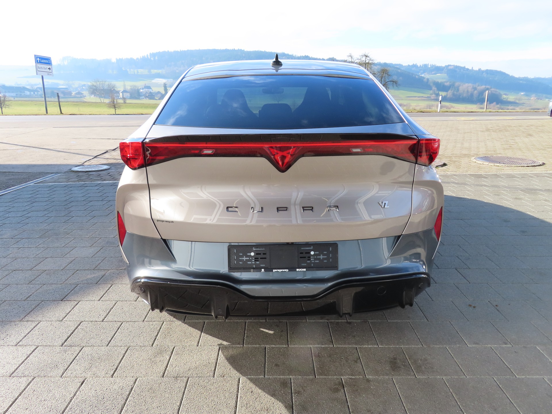 CUPRA Tavascan Type 9 77 kWh VZ Adrenaline-image-5