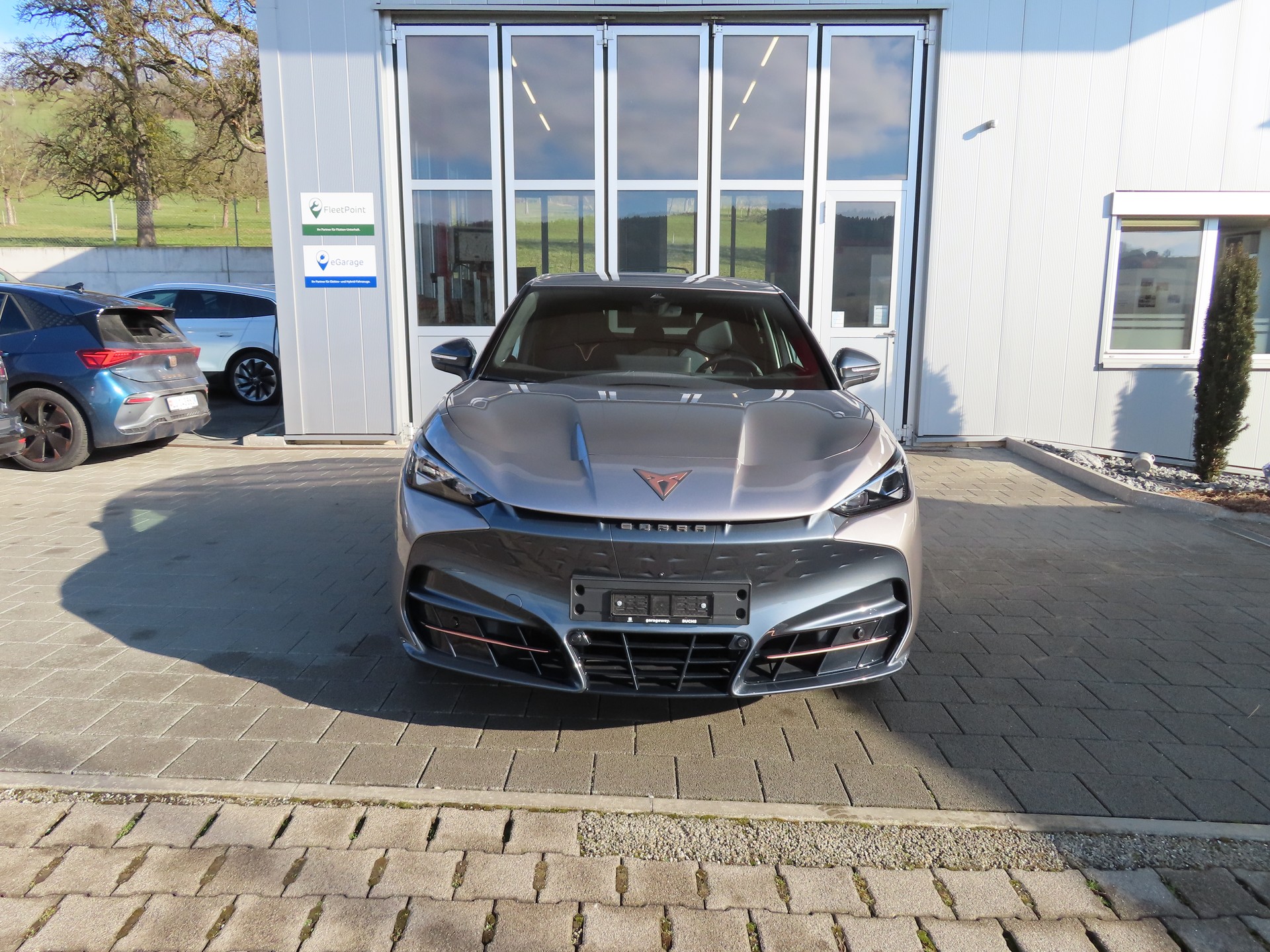 CUPRA Tavascan Type 9 77 kWh VZ Adrenaline-image-1