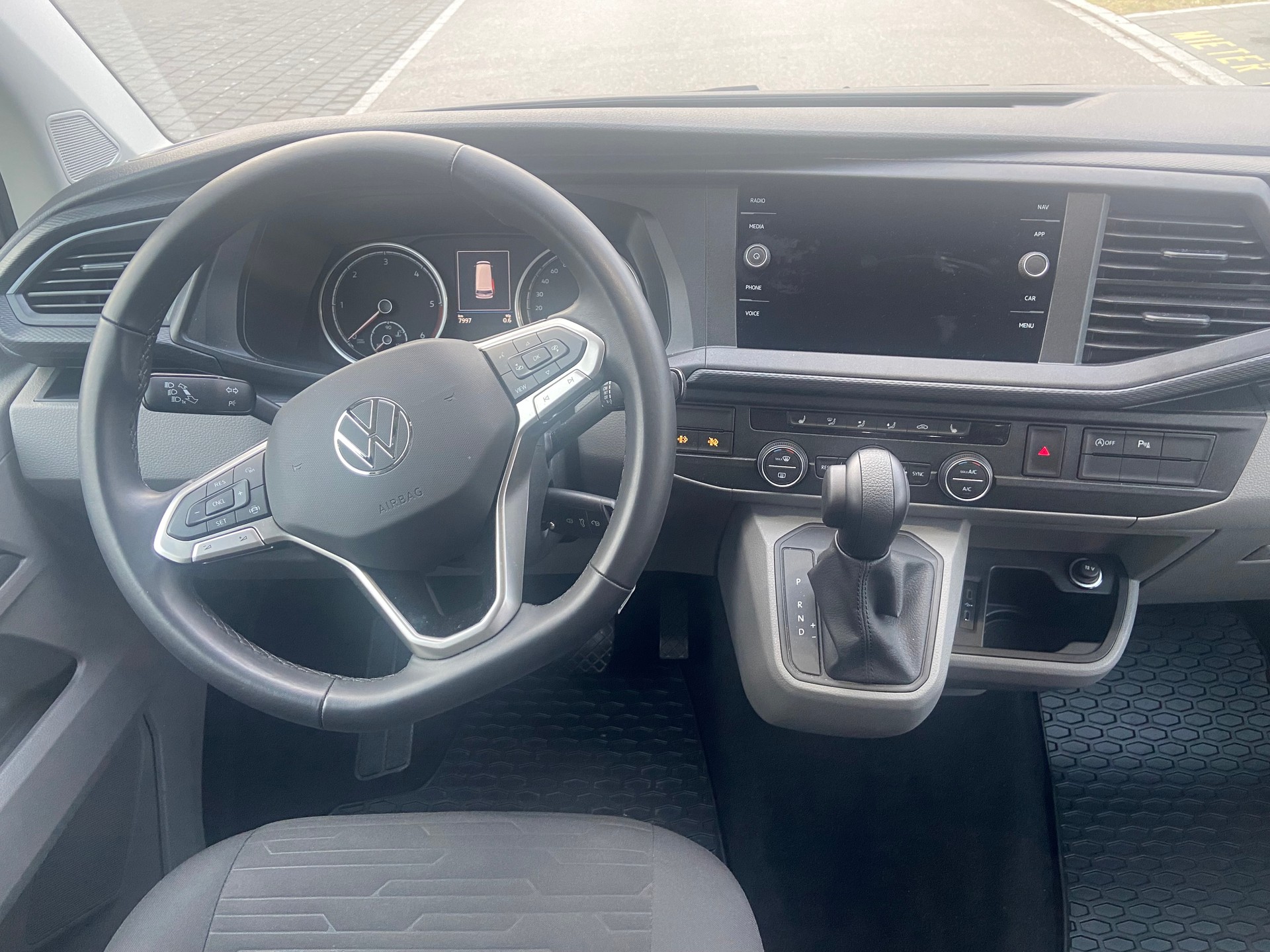 VW T6.1 Caravelle 2.0 TDI Comfortline Liberty DSG-image-5