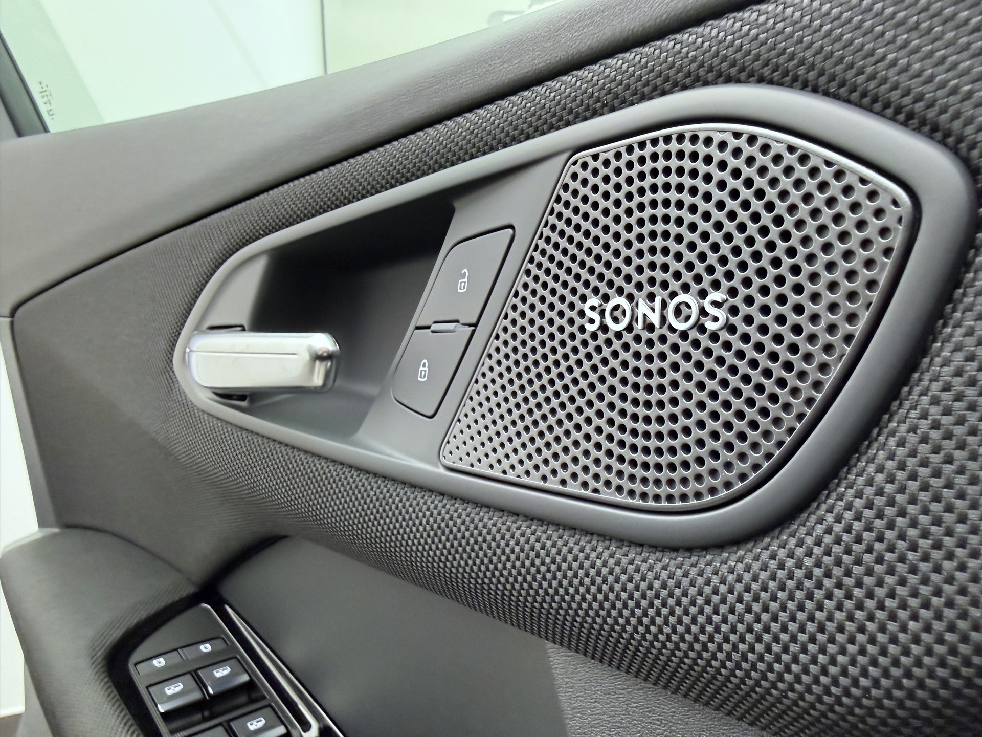 AUDI Q3 Sportback e-hybrid 200 kW S tronig-image-4
