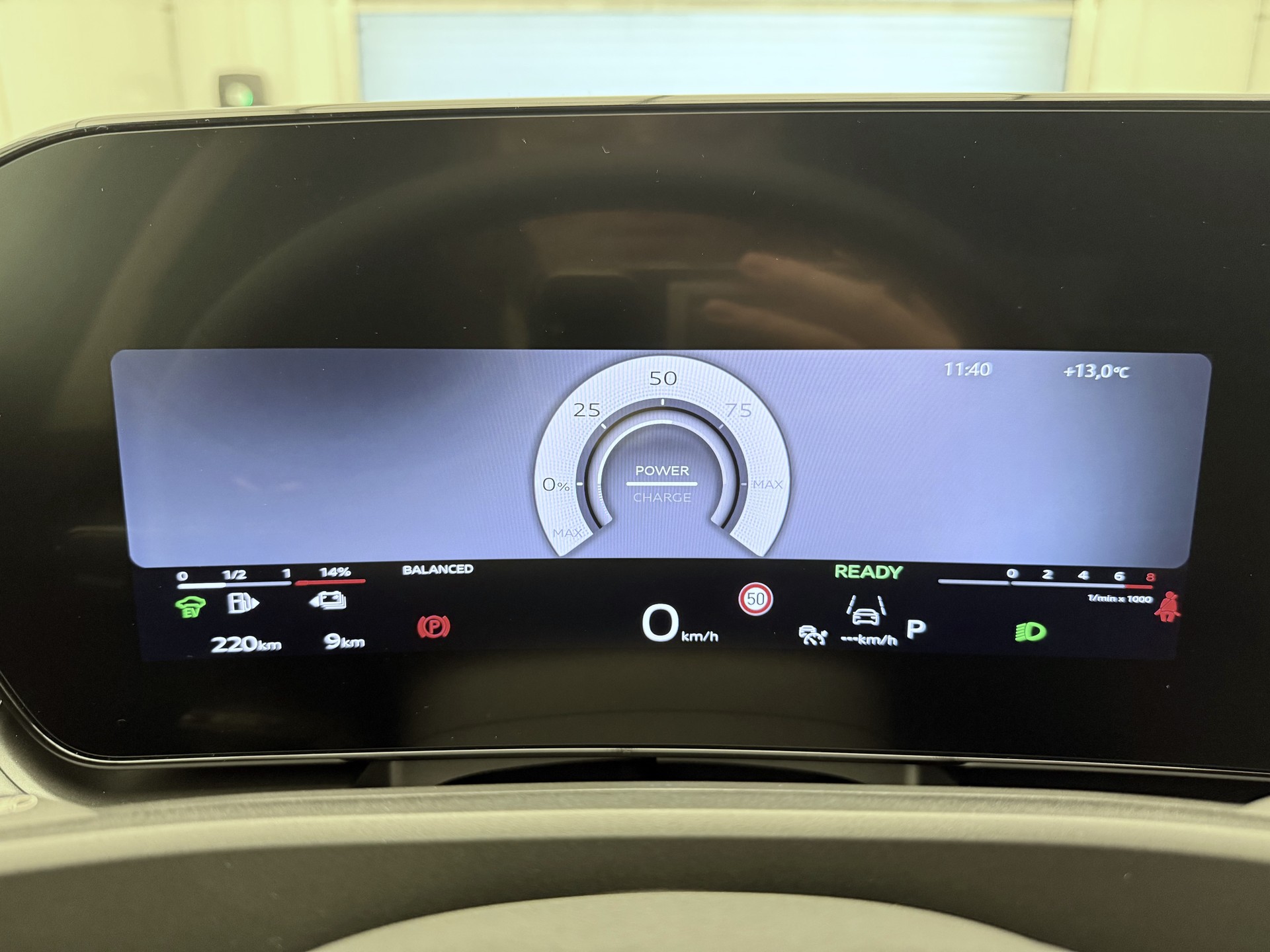 AUDI Q3 Sportback e-hybrid 200 kW S tronig-image-8