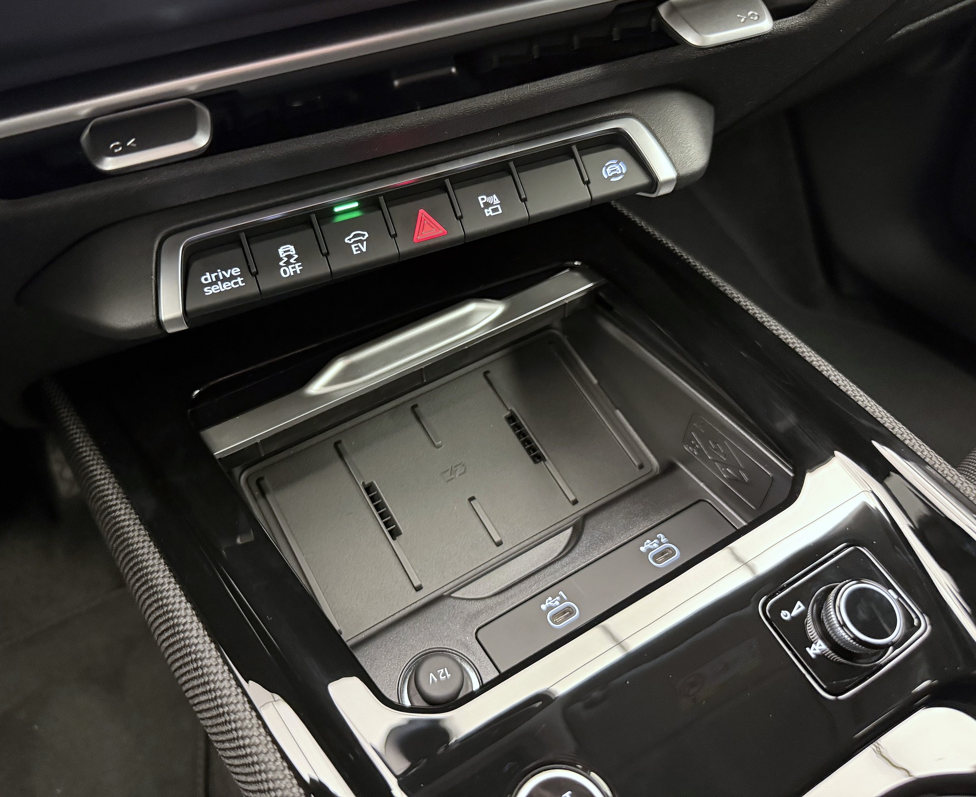 AUDI Q3 Sportback e-hybrid 200 kW S tronig-image-12