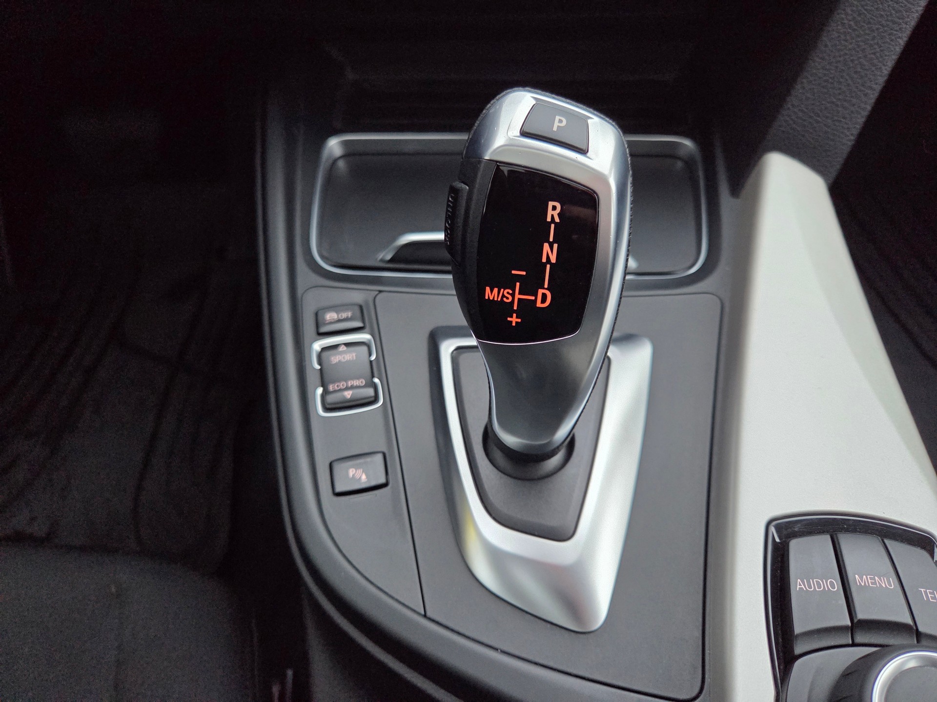 BMW 320d xDrive Touring Steptronic-image-19