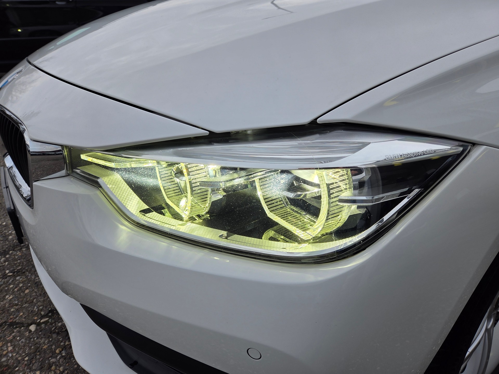 BMW 320d xDrive Touring Steptronic-image-24