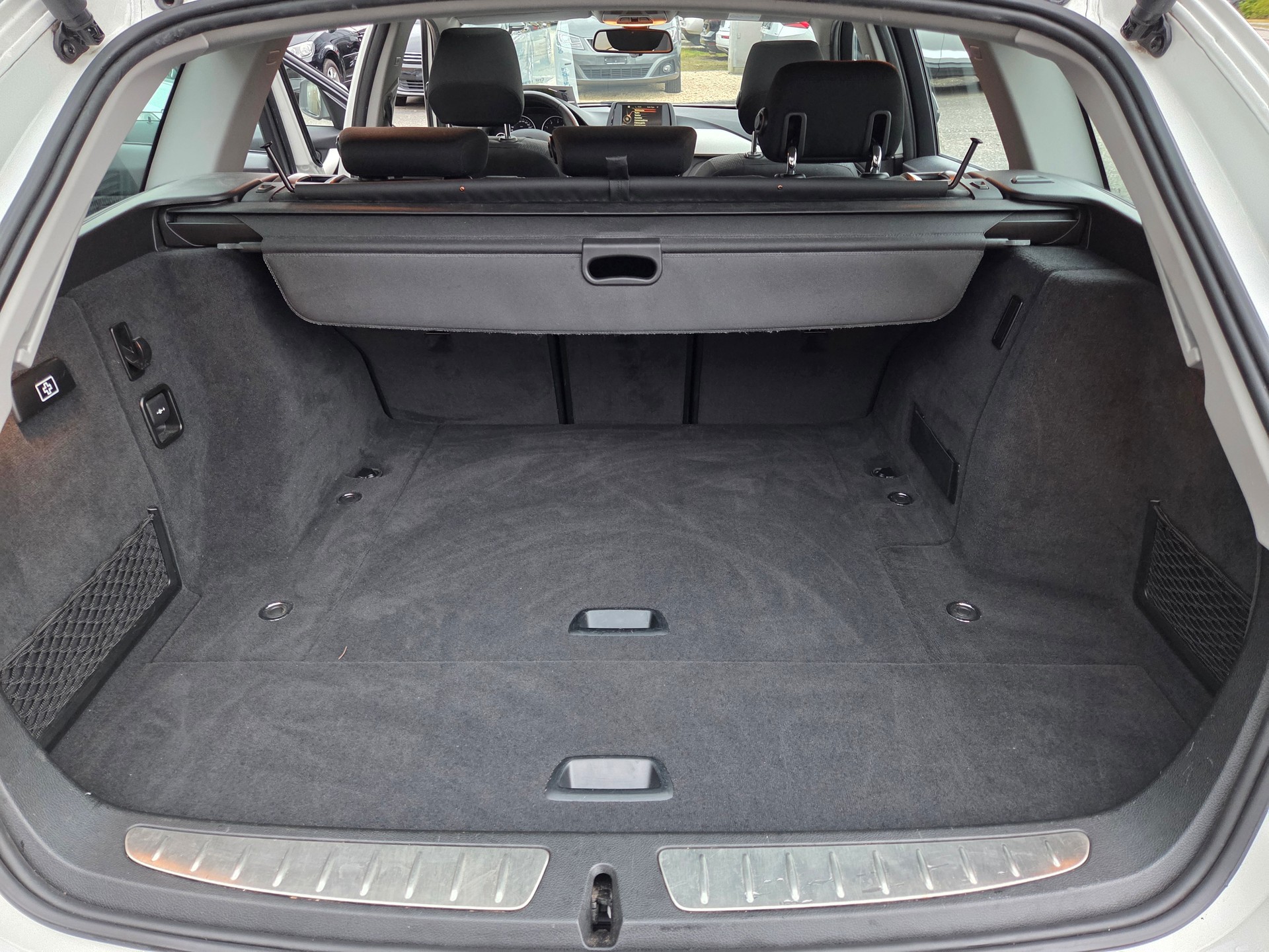 BMW 320d xDrive Touring Steptronic-image-11