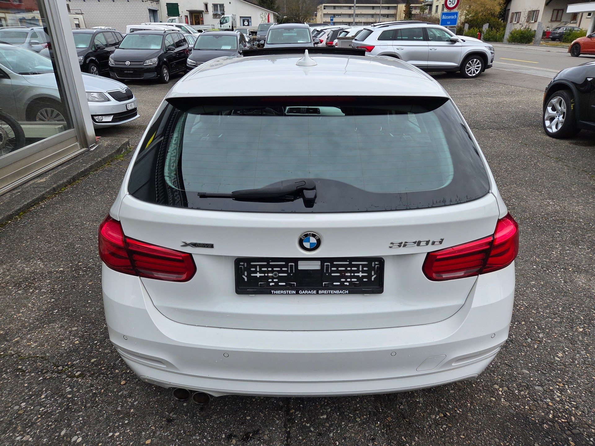 BMW 320d xDrive Touring Steptronic-image-4