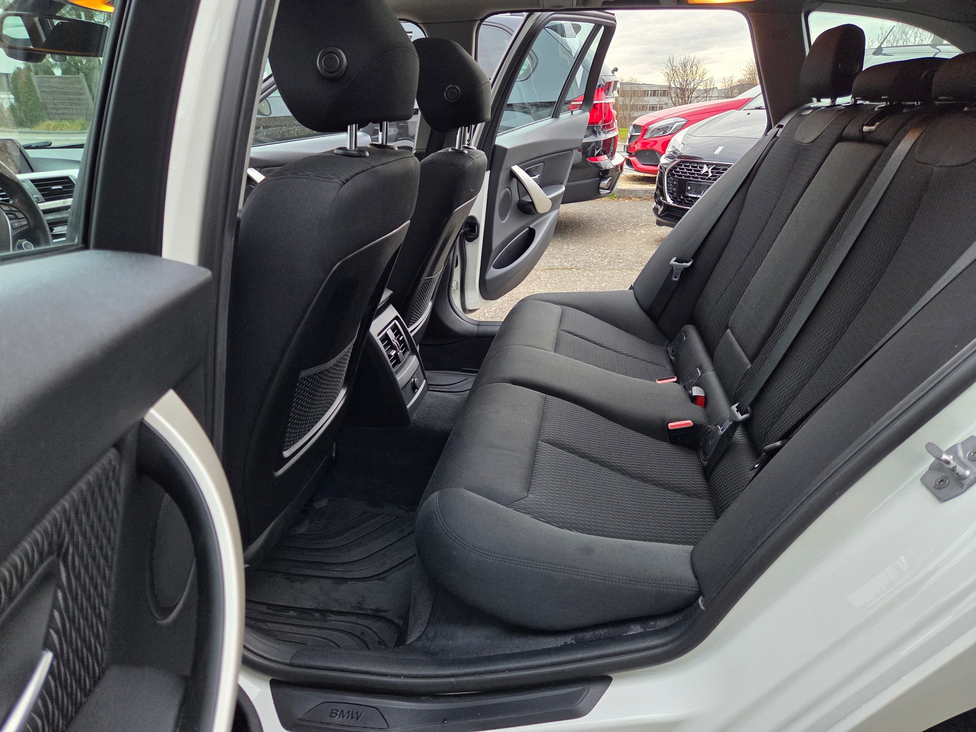 BMW 320d xDrive Touring Steptronic-image-8