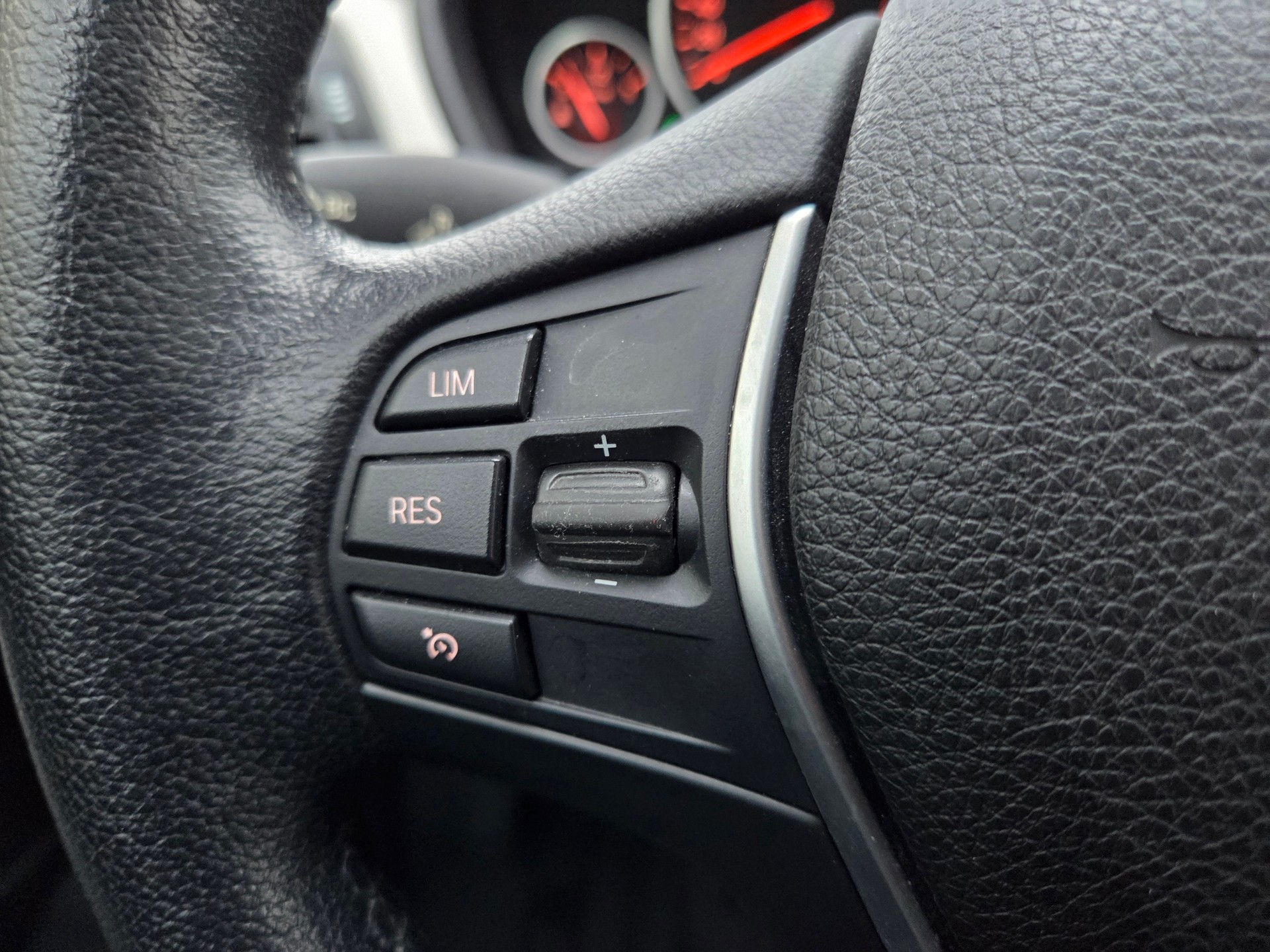 BMW 320d xDrive Touring Steptronic-image-16