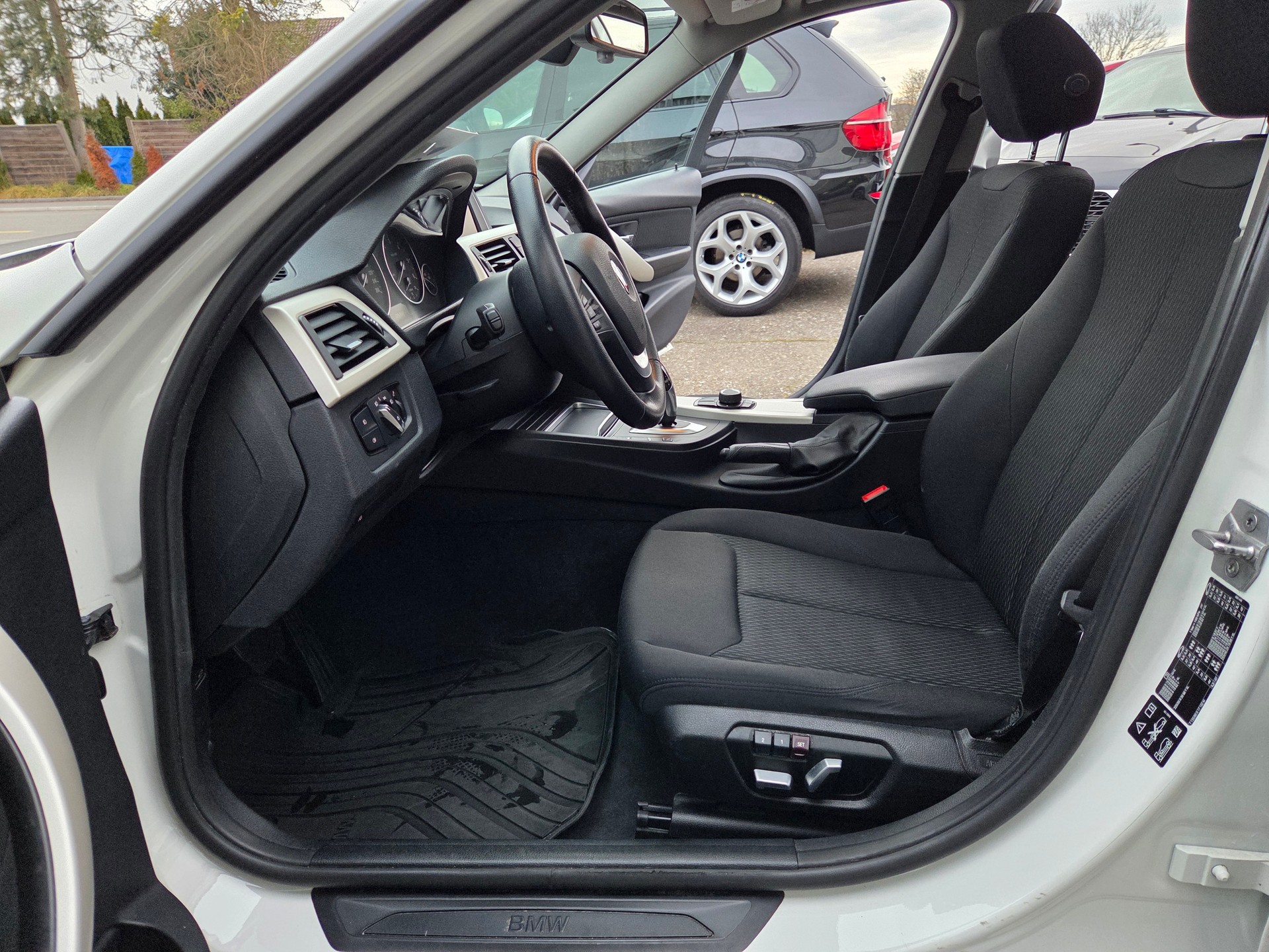 BMW 320d xDrive Touring Steptronic-image-7