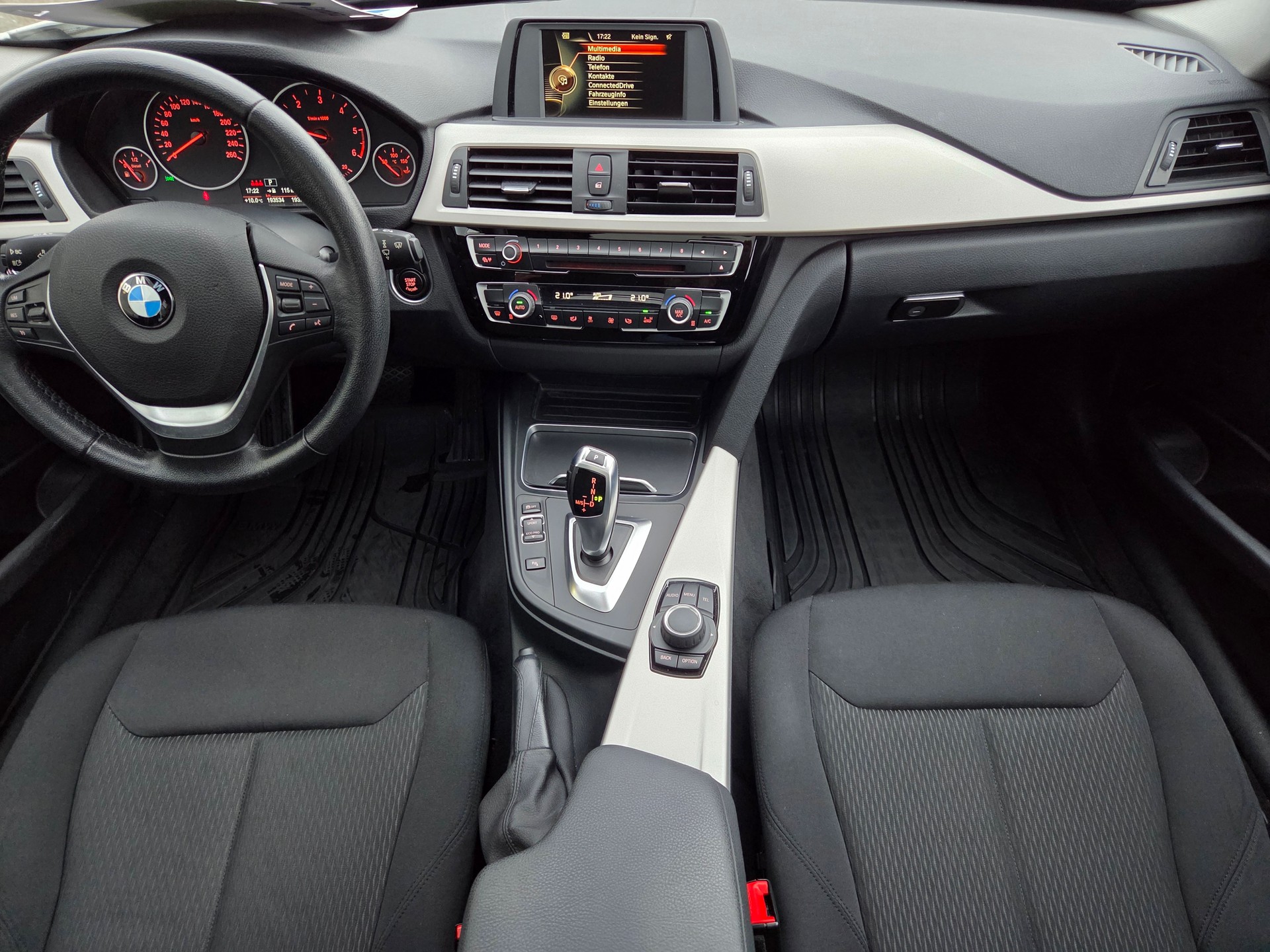 BMW 320d xDrive Touring Steptronic-image-13