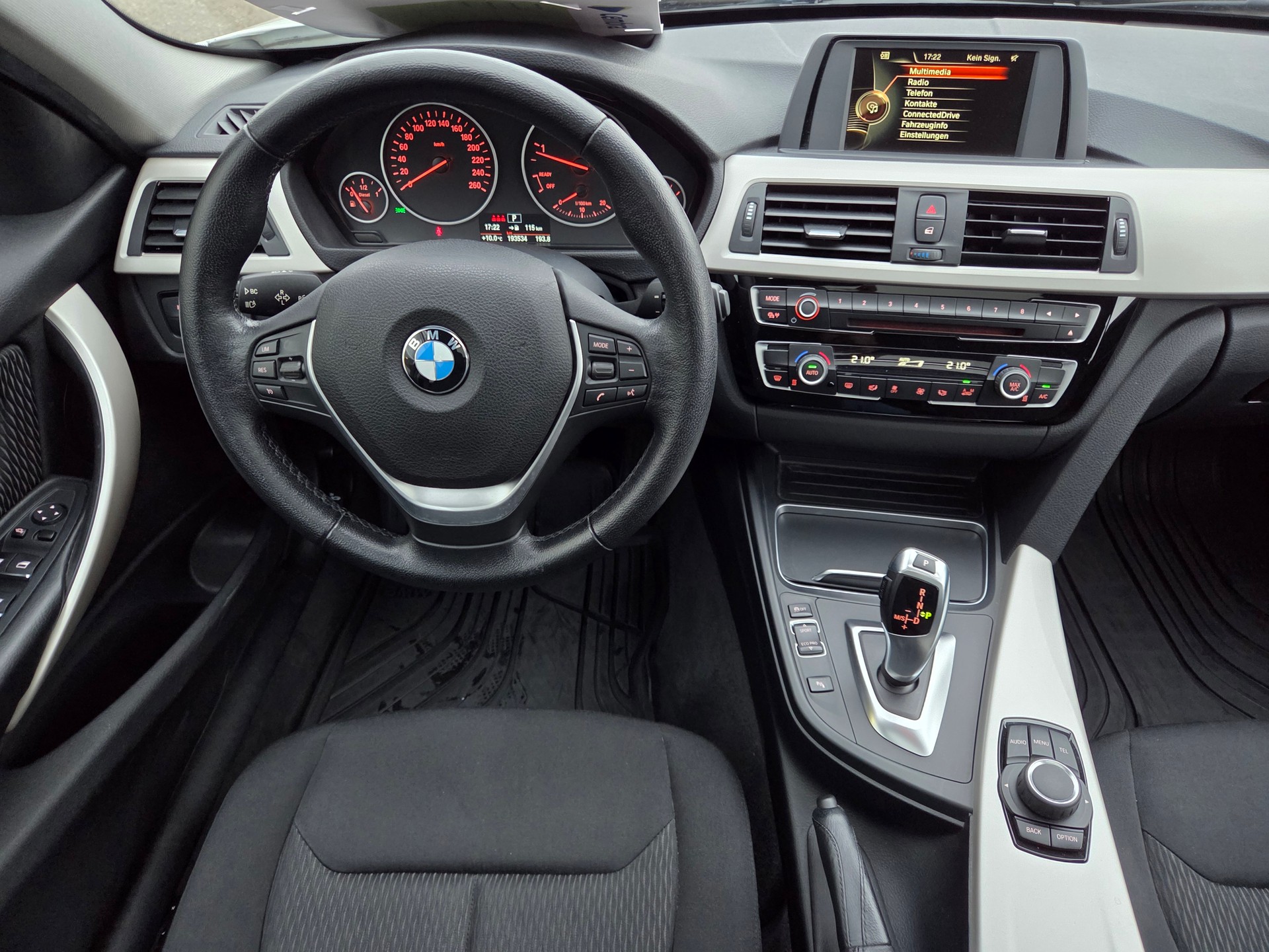 BMW 320d xDrive Touring Steptronic-image-14