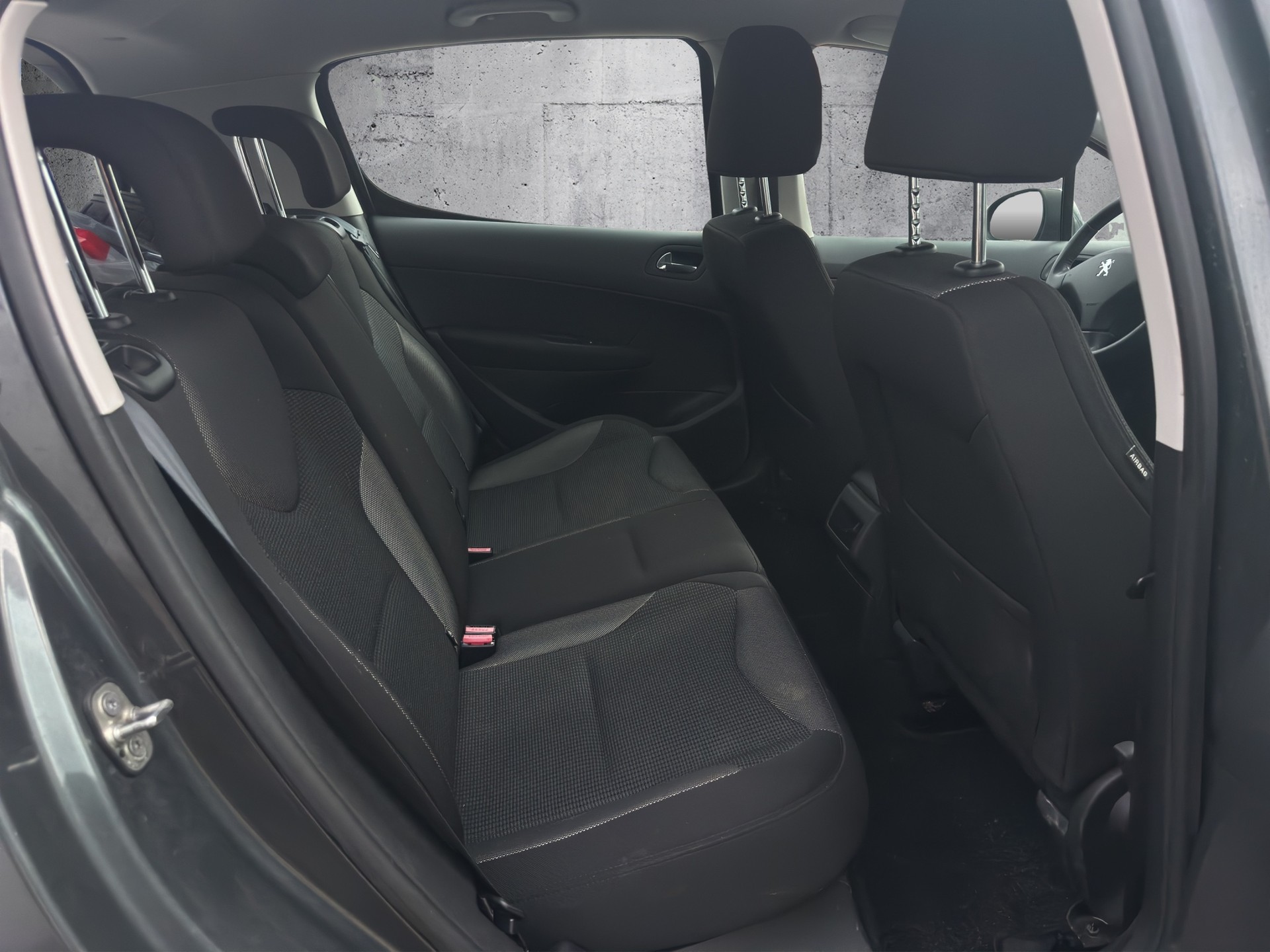 PEUGEOT 308 1.6 16V VTI Lion Edition-image-11
