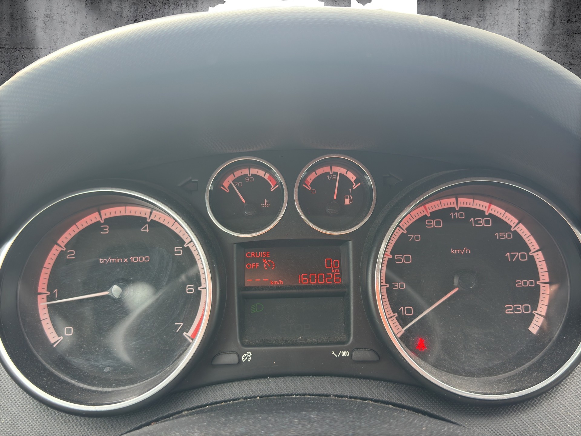 PEUGEOT 308 1.6 16V VTI Lion Edition-image-13