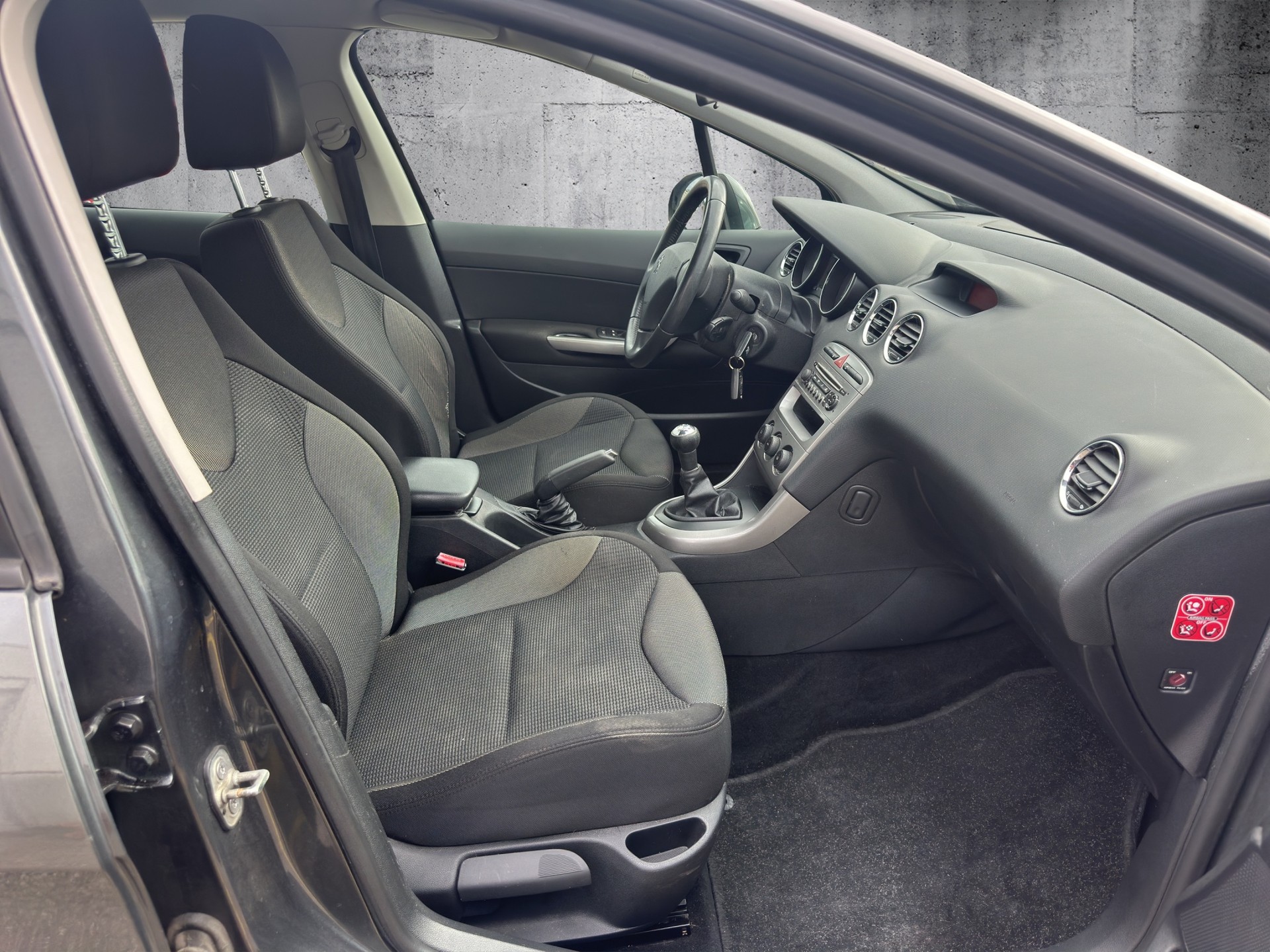 PEUGEOT 308 1.6 16V VTI Lion Edition-image-10