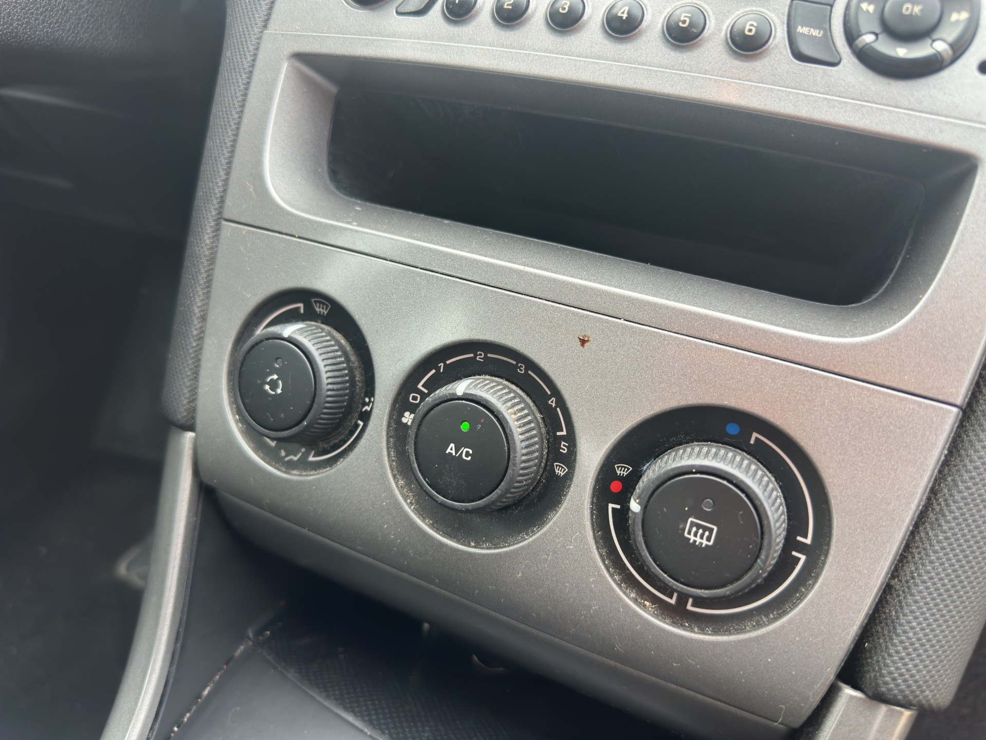 PEUGEOT 308 1.6 16V VTI Lion Edition-image-12