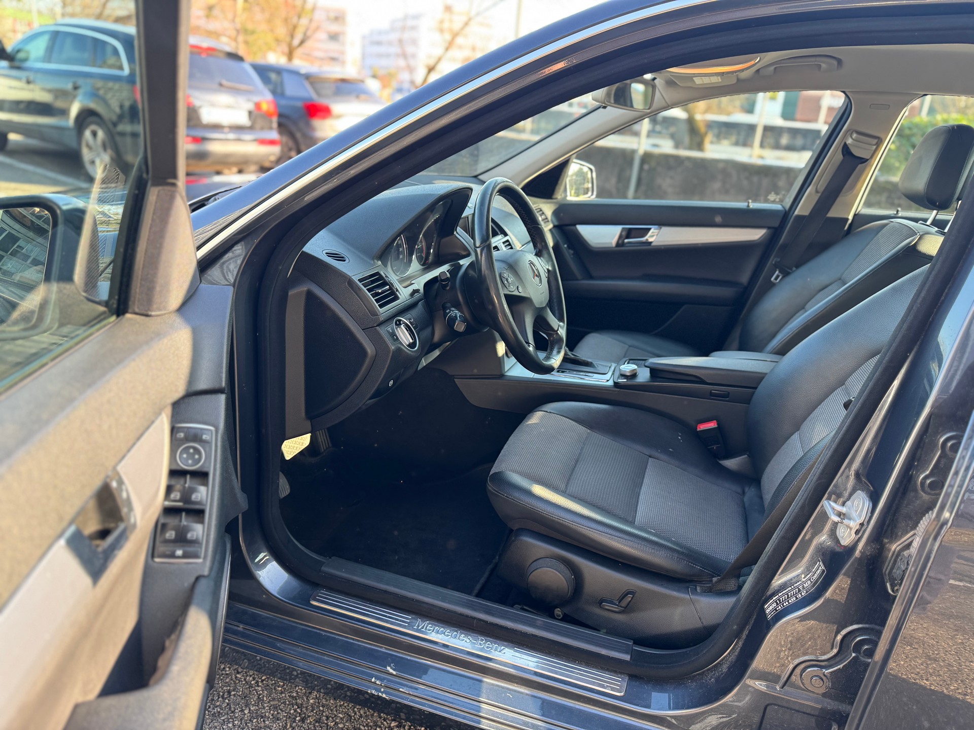 MERCEDES-BENZ C 220 CDI BlueEfficiency Automatic-image-13