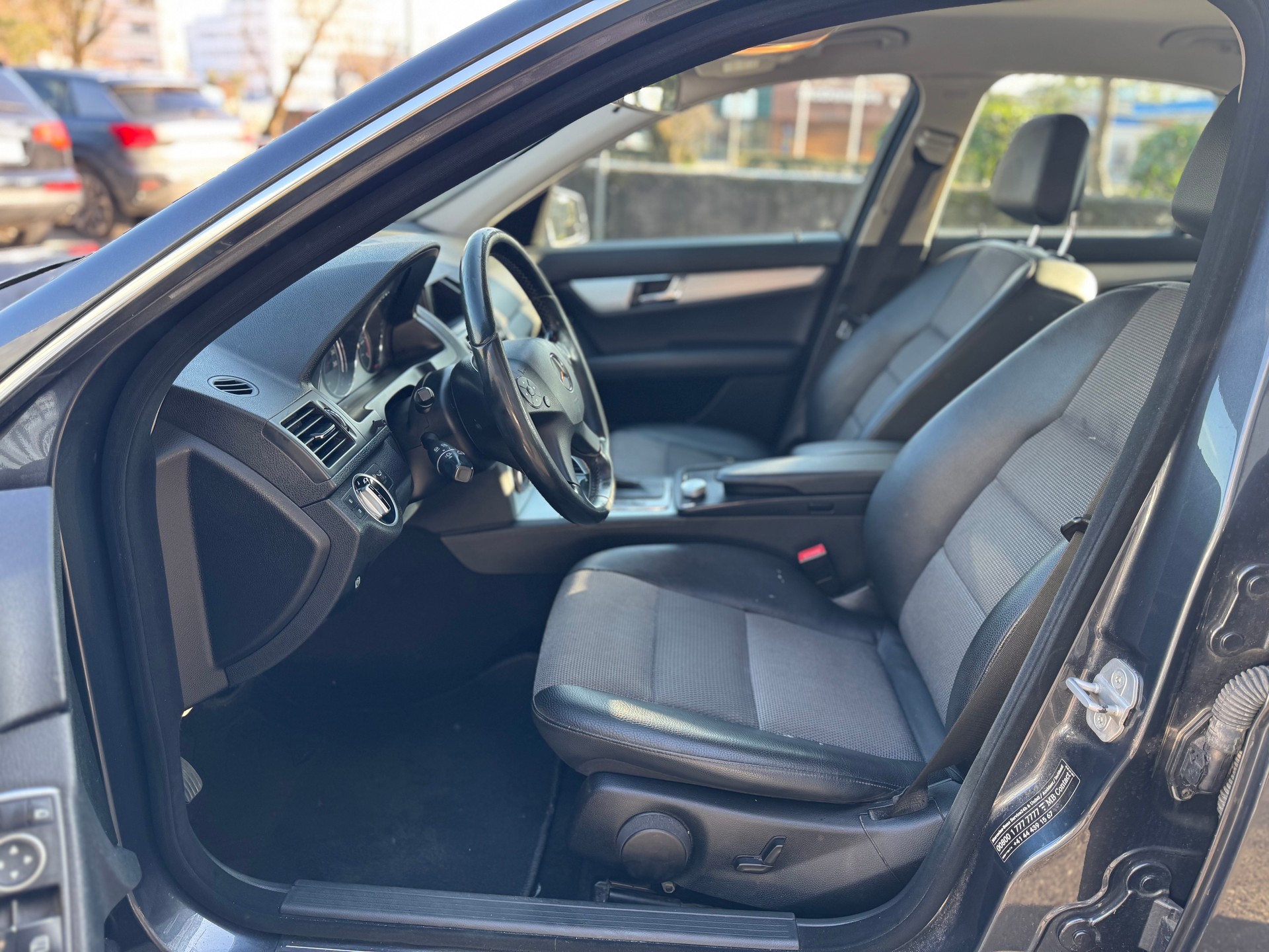 MERCEDES-BENZ C 220 CDI BlueEfficiency Automatic-image-15