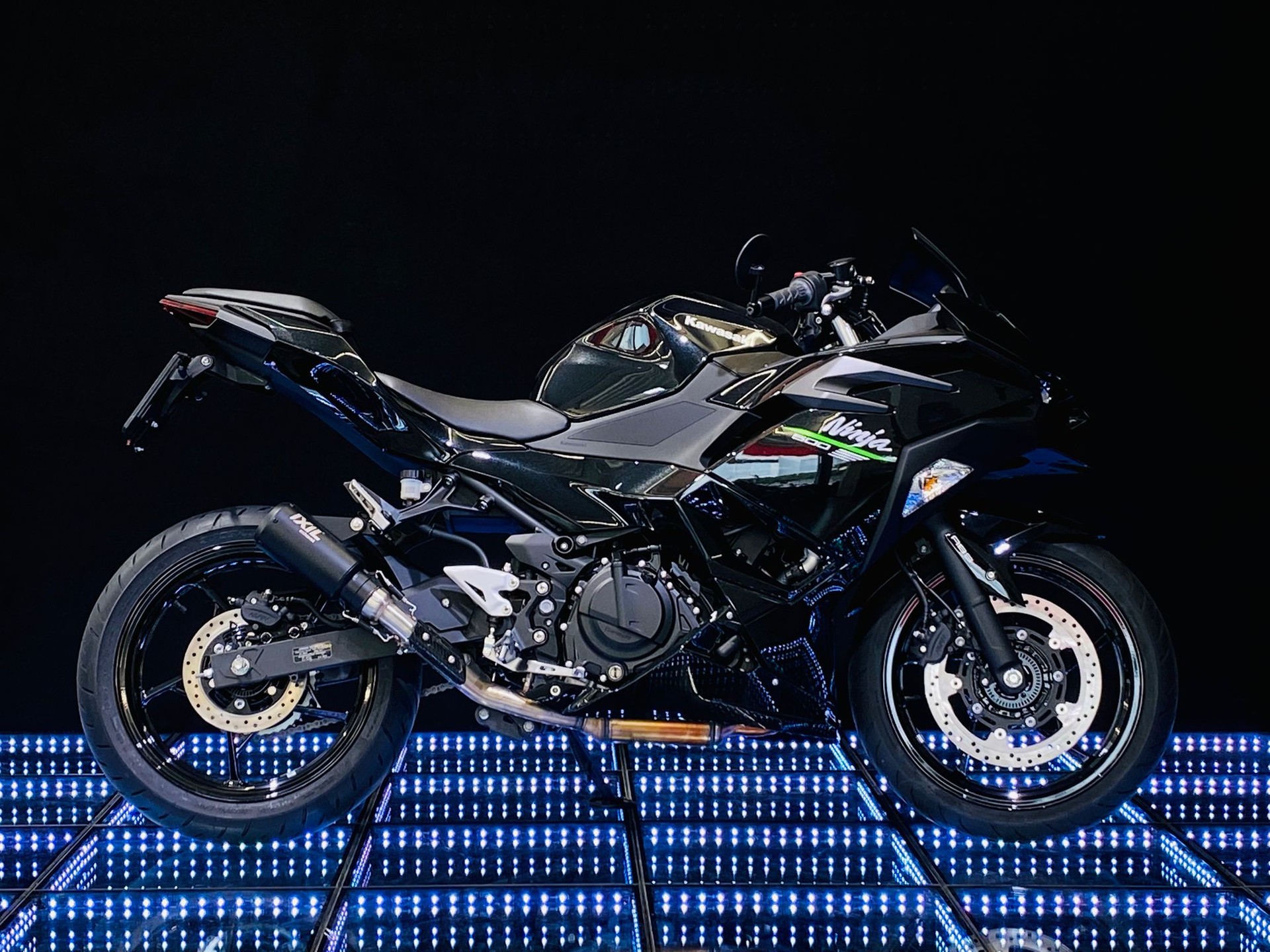 KAWASAKI Ninja 500-showroom-element-2