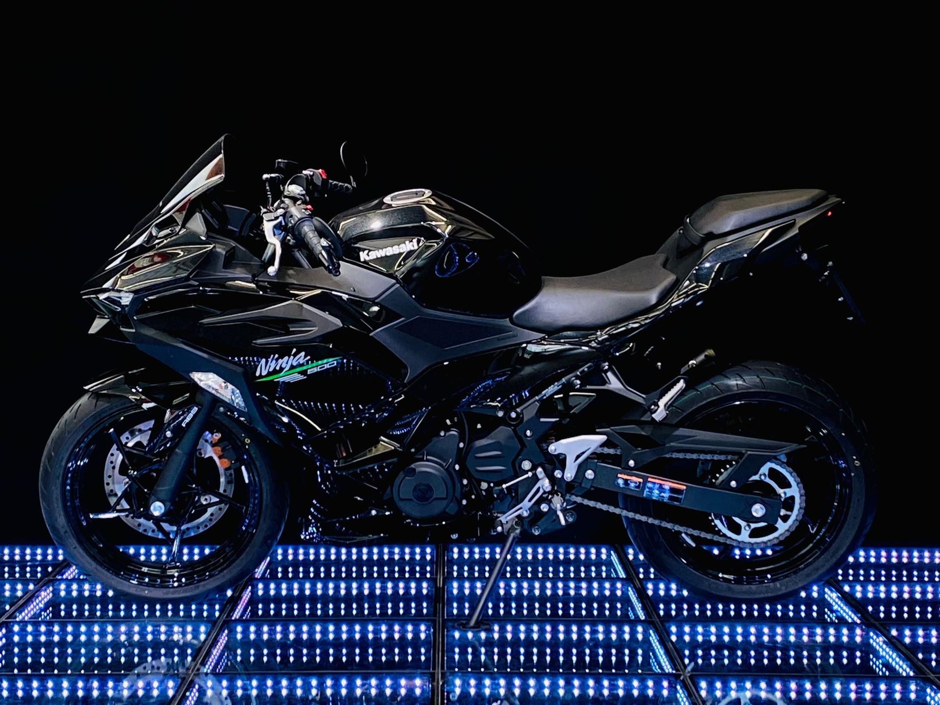 KAWASAKI Ninja 500-showroom-element-3