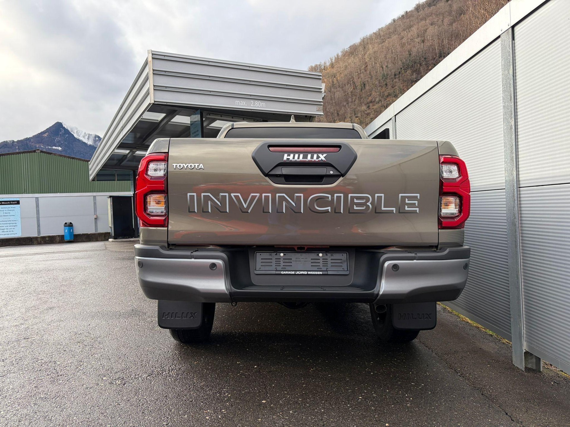 TOYOTA Hilux Double Cab.-Pick-up 2.8 D-4D 204 Invincible MHEV-image-4