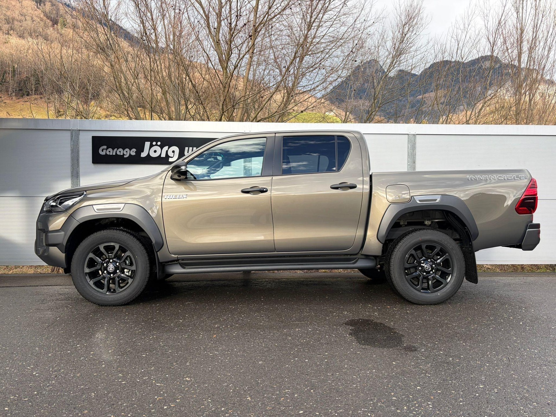 TOYOTA Hilux Double Cab.-Pick-up 2.8 D-4D 204 Invincible MHEV-image-2