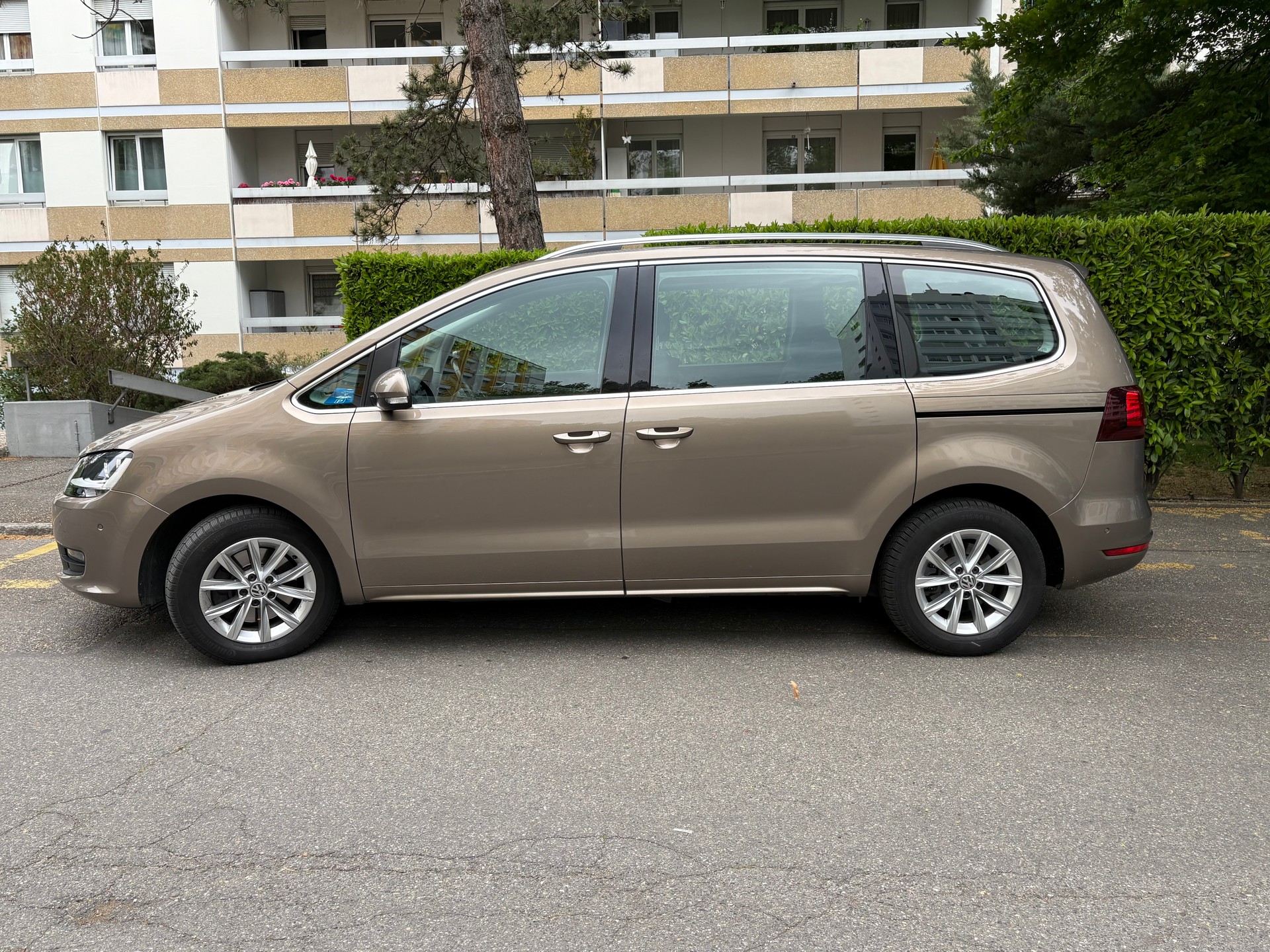VW Sharan 2.0 TDI BMT Comfortline DSG-image-1