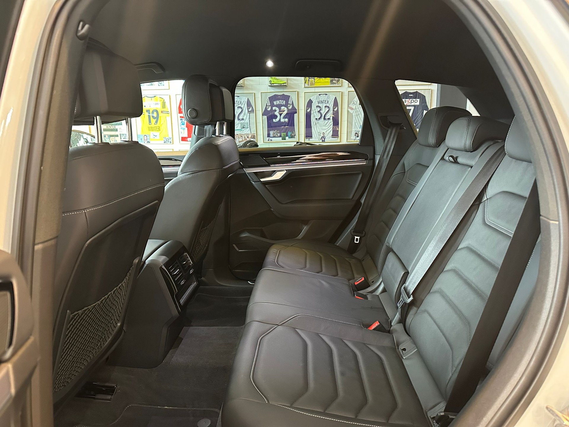 VW Touareg 3.0 TDI R Line Tiptronic-image-9