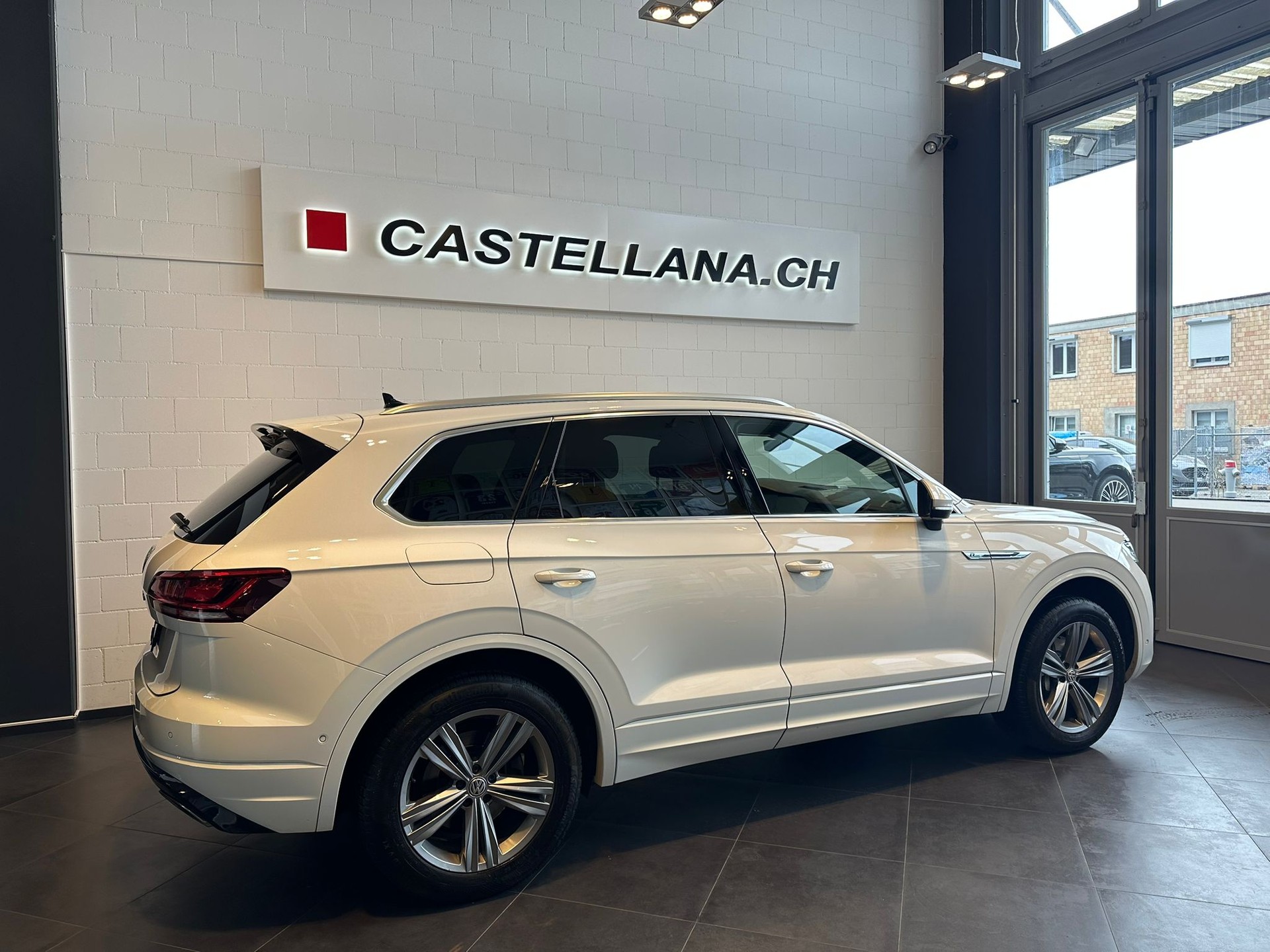 VW Touareg 3.0 TDI R Line Tiptronic-image-3