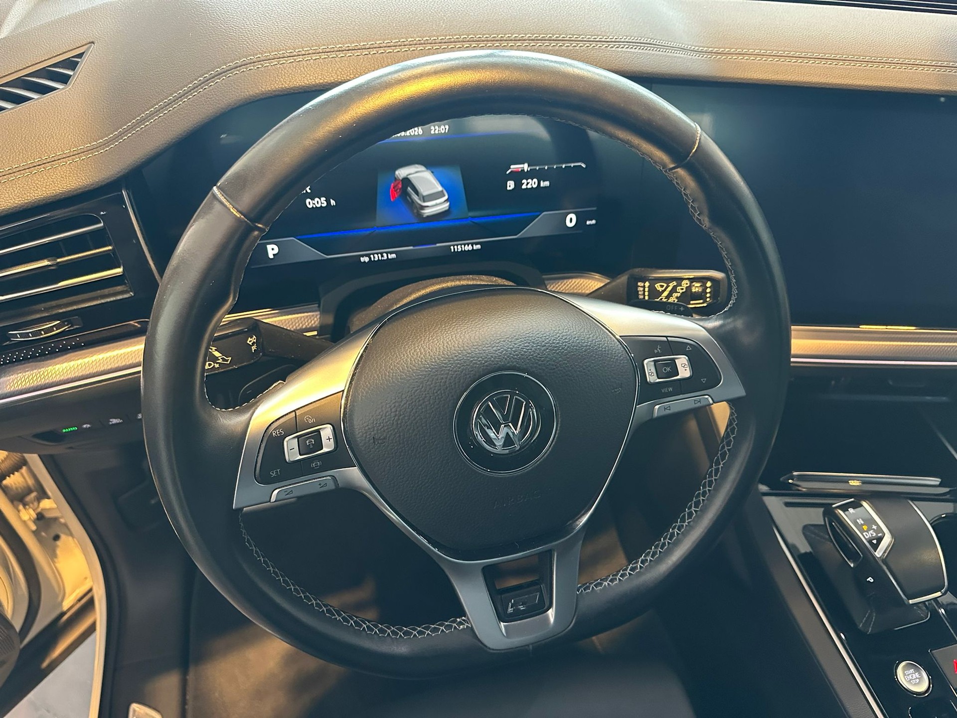 VW Touareg 3.0 TDI R Line Tiptronic-image-13