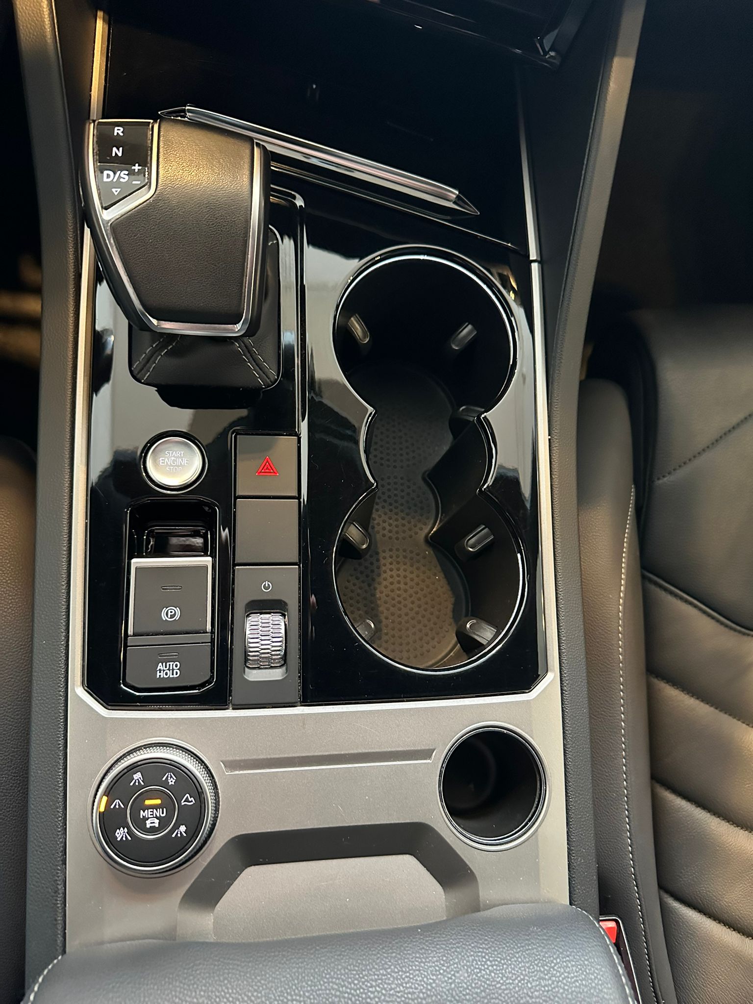 VW Touareg 3.0 TDI R Line Tiptronic-image-14