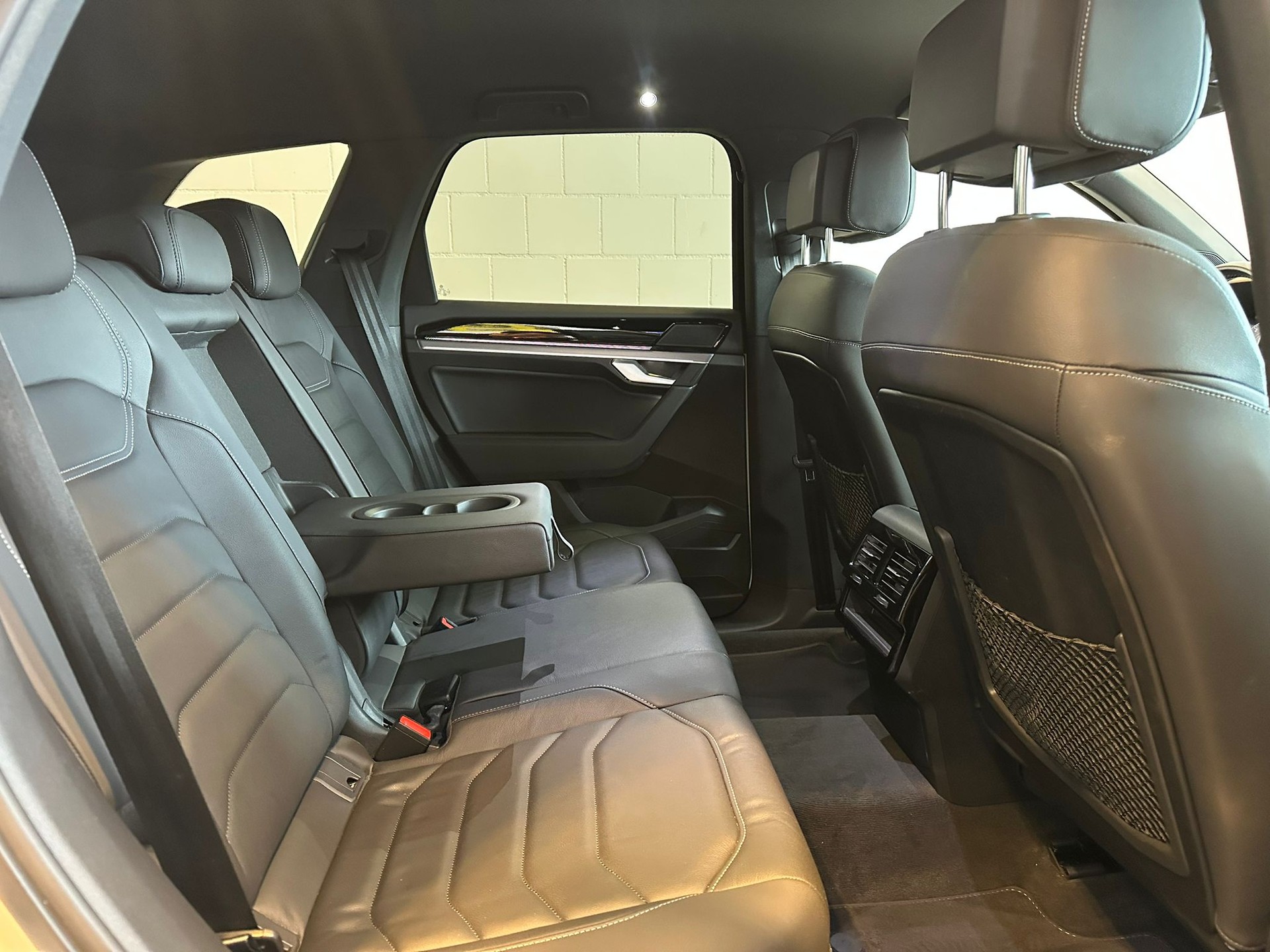 VW Touareg 3.0 TDI R Line Tiptronic-image-10