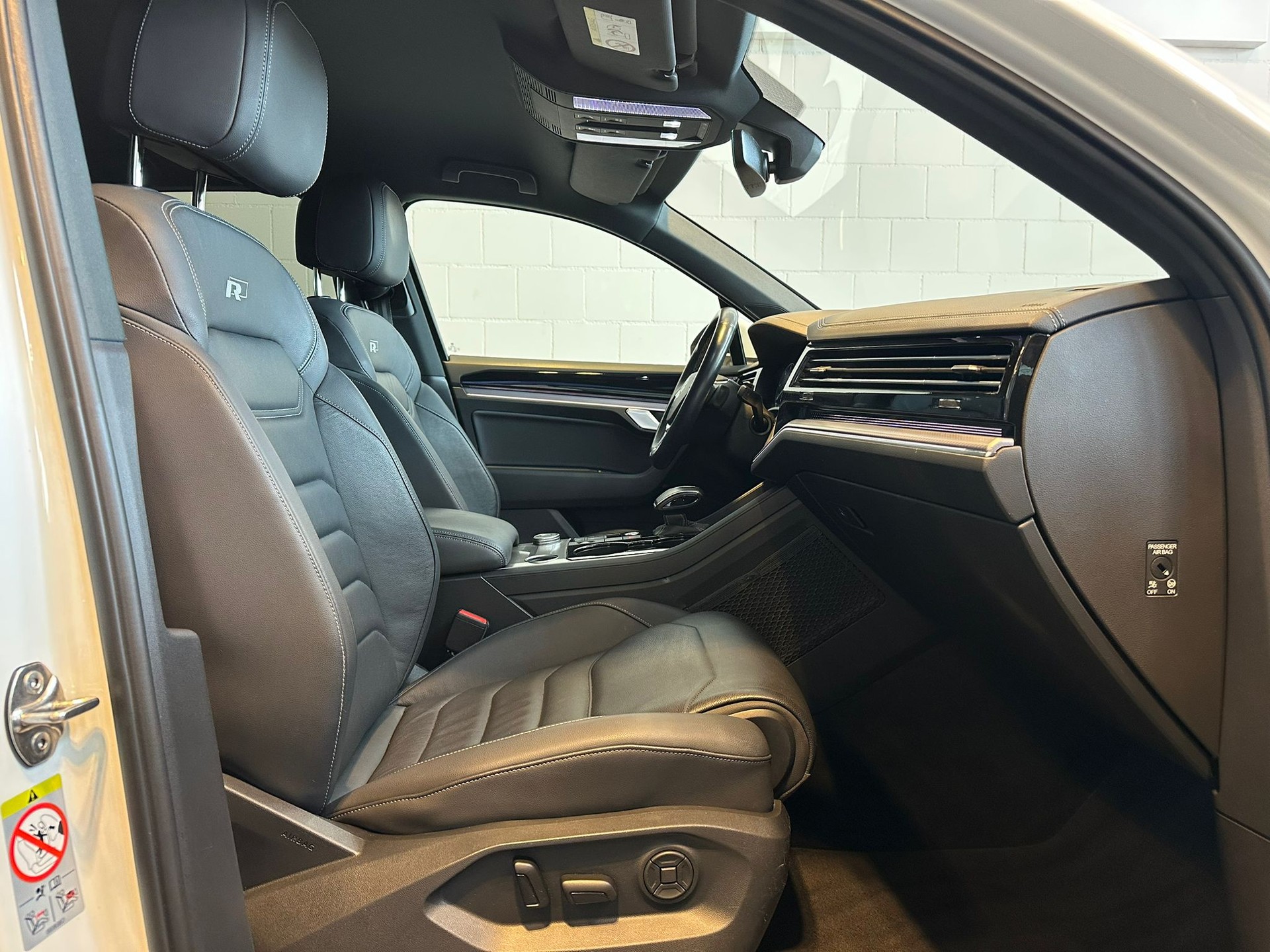 VW Touareg 3.0 TDI R Line Tiptronic-image-8