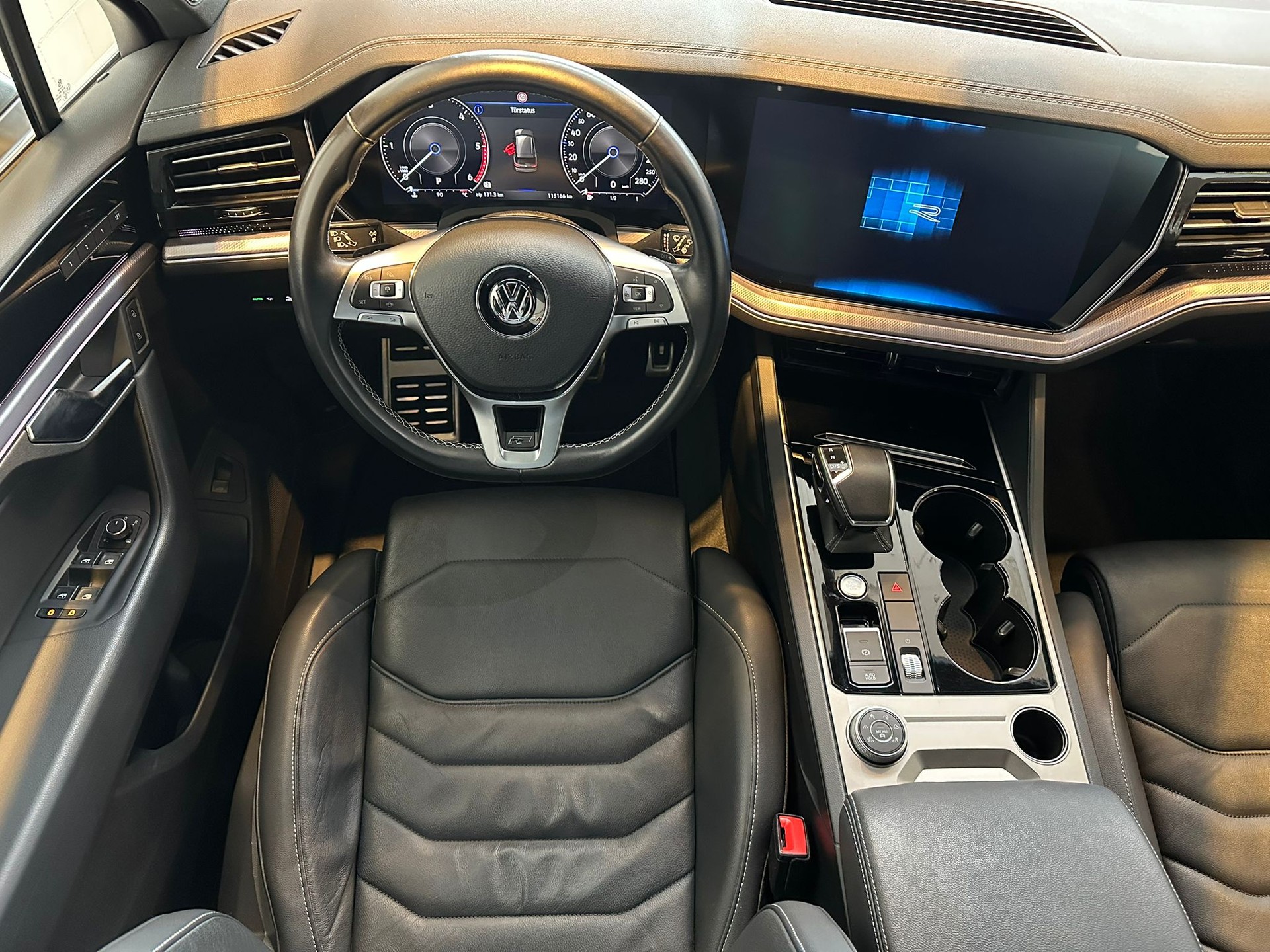 VW Touareg 3.0 TDI R Line Tiptronic-image-11